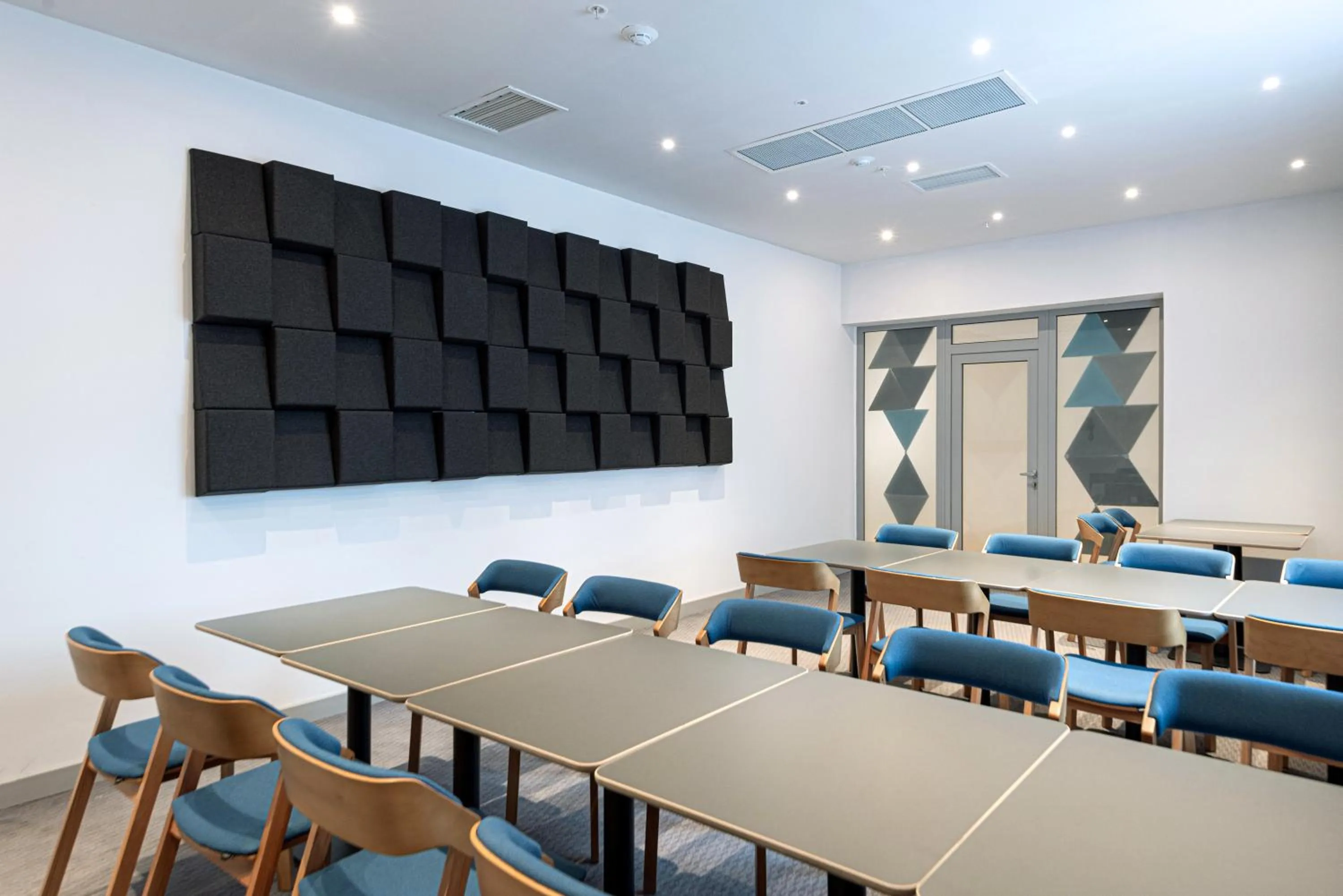 Meeting/conference room in Holiday Inn Express - Astana - Turan by IHG