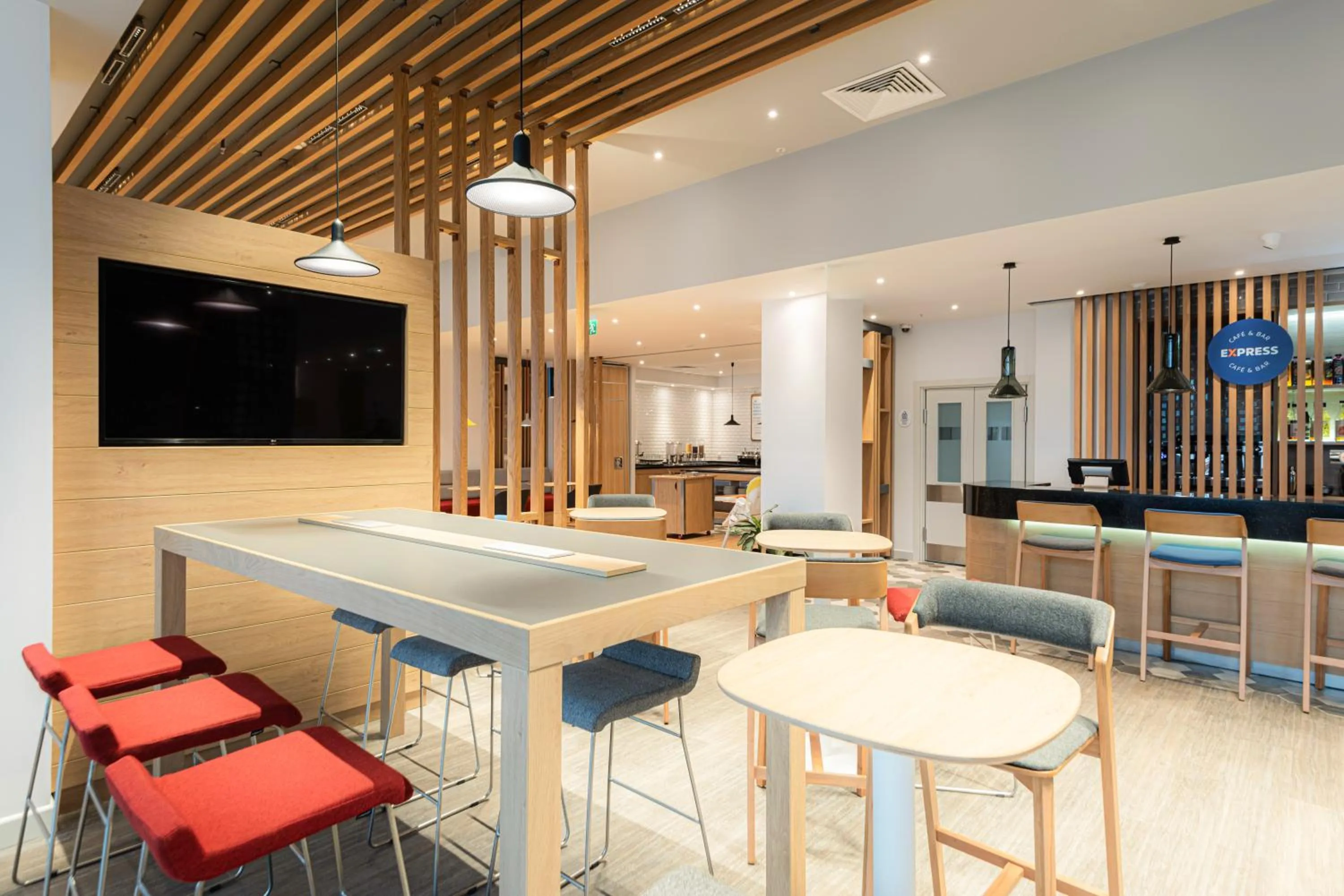 TV and multimedia in Holiday Inn Express - Astana - Turan by IHG