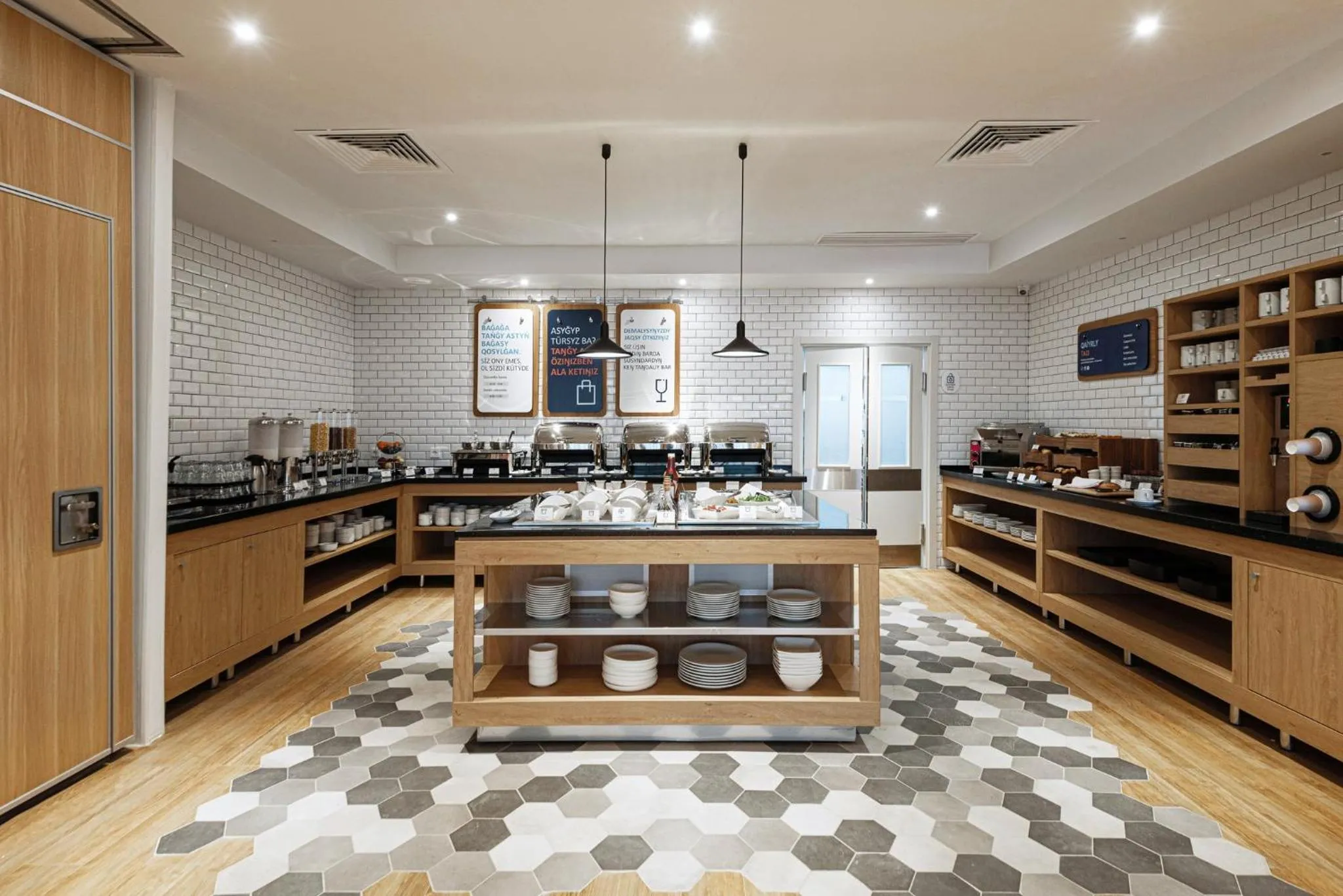 Restaurant/places to eat in Holiday Inn Express - Astana - Turan by IHG