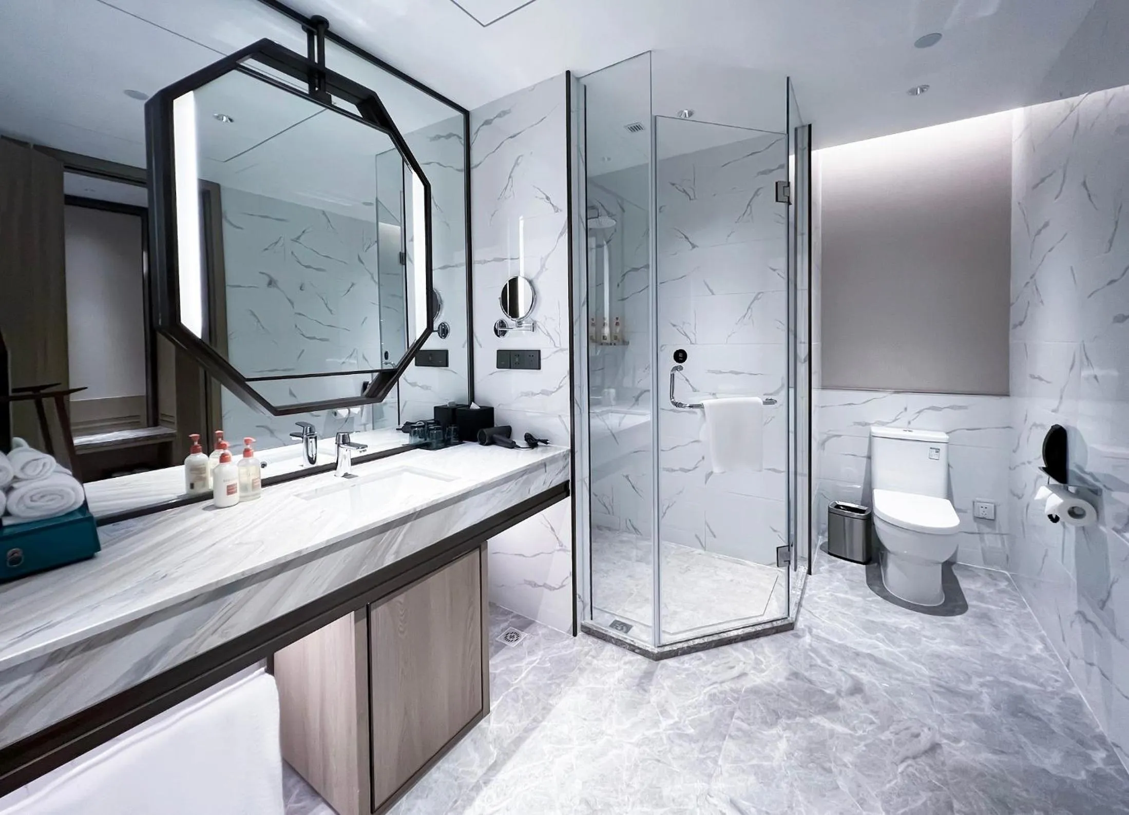 Bathroom in Crowne Plaza Hangzhou Linping by IHG