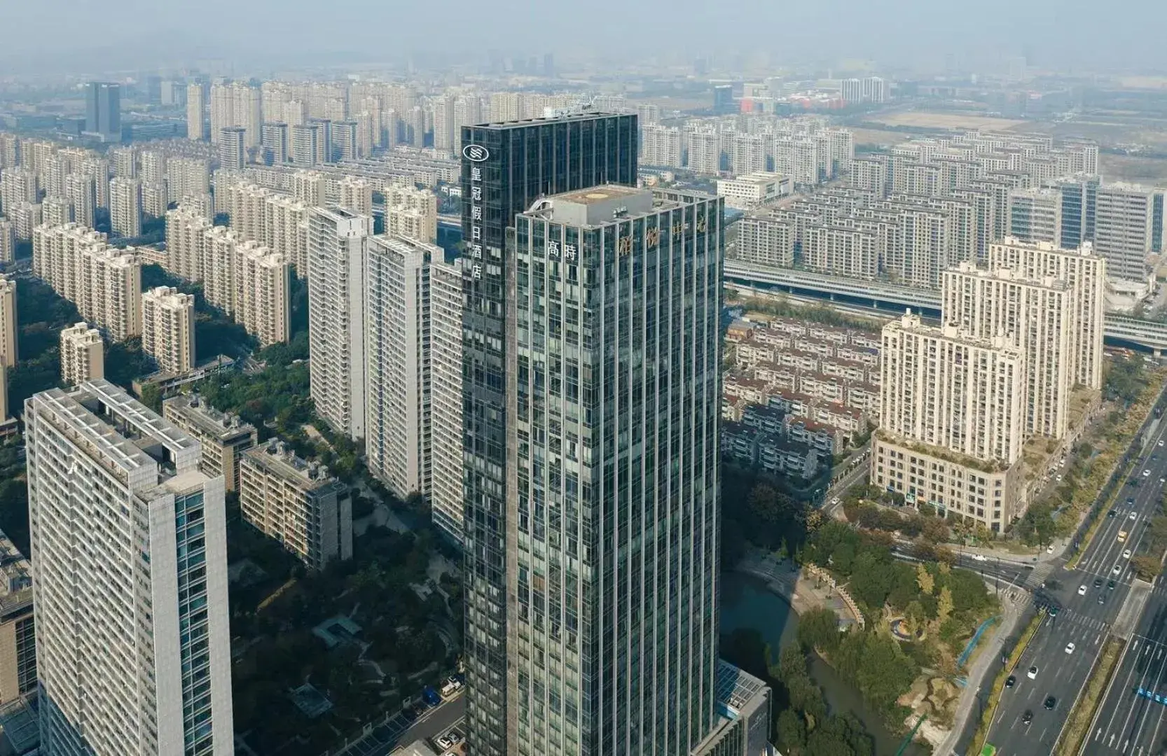 City view in Crowne Plaza Hangzhou Linping by IHG City view in Crowne Plaza Hangzhou Linping by IHG