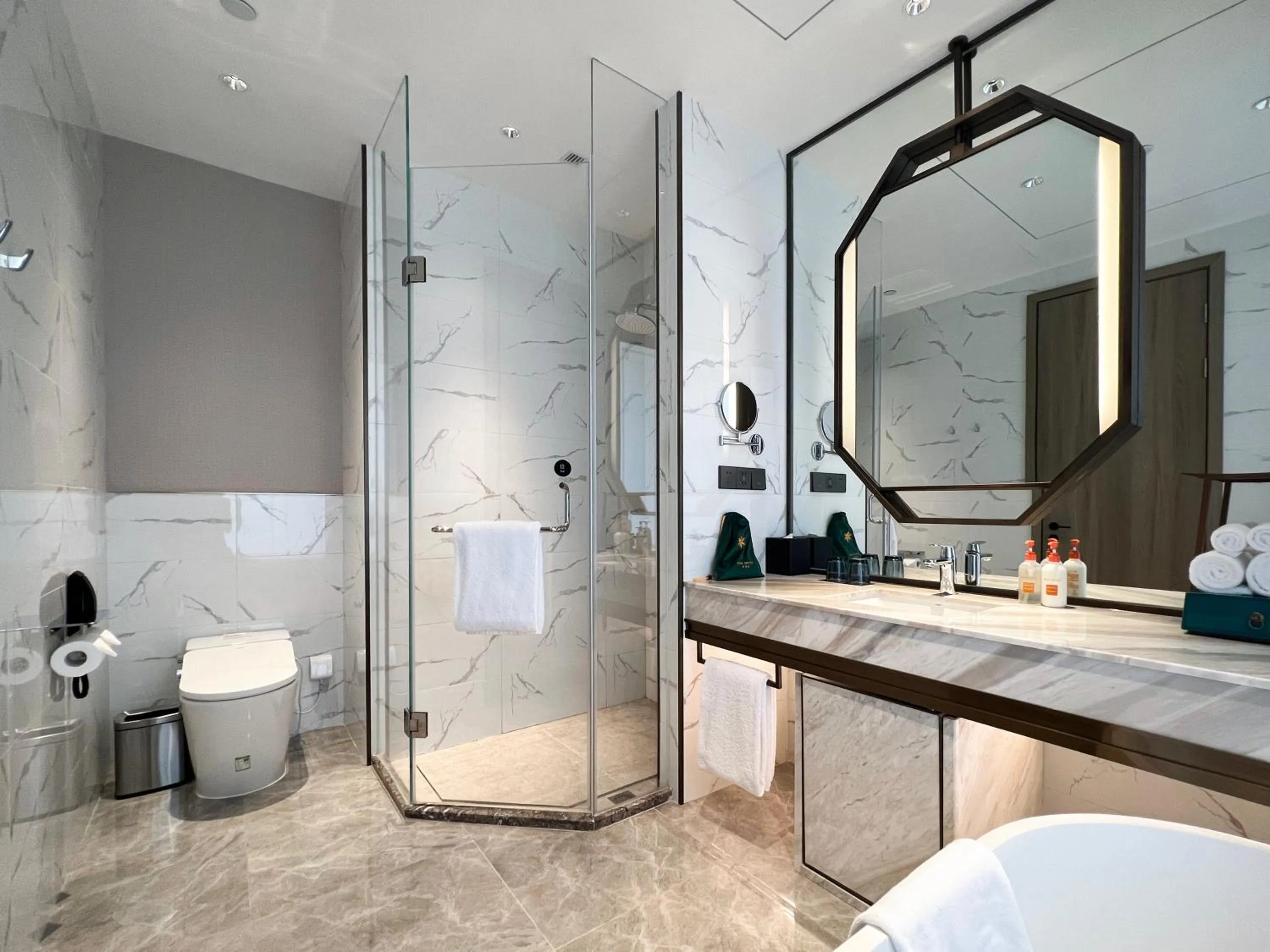 Shower in Crowne Plaza Hangzhou Linping by IHG