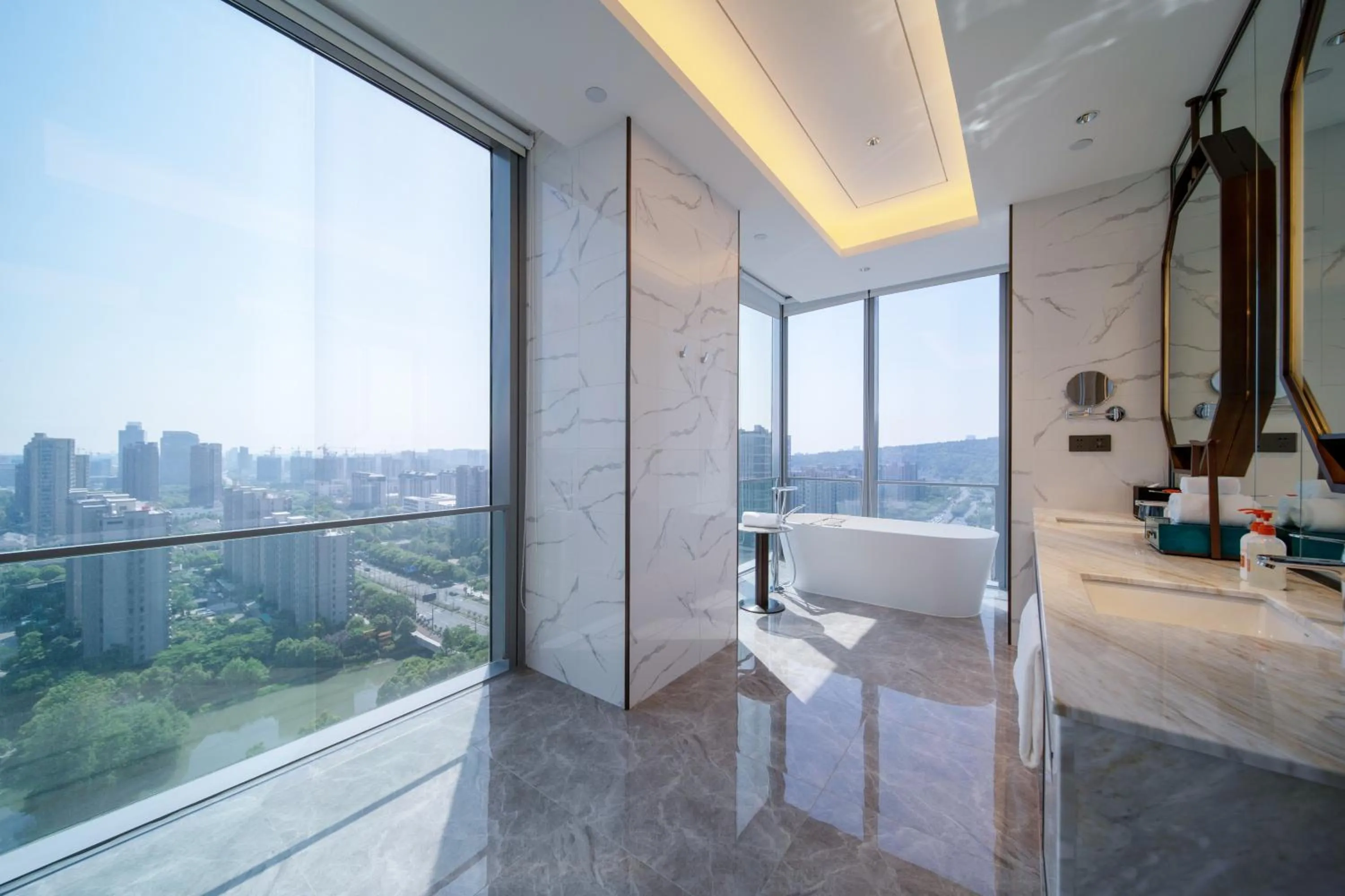 Toilet in Crowne Plaza Hangzhou Linping by IHG