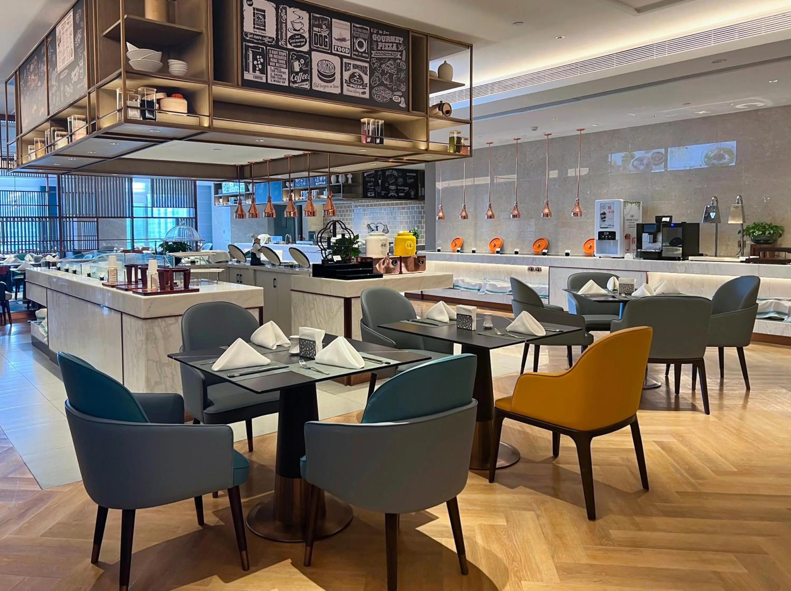 Restaurant/places to eat in Crowne Plaza Hangzhou Linping by IHG