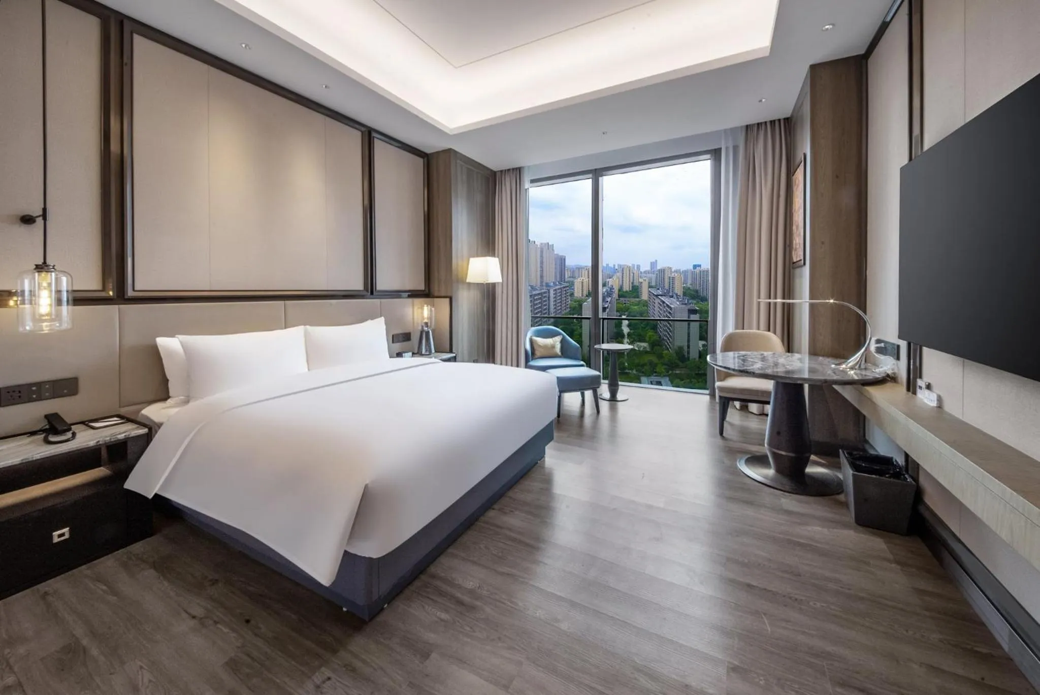 Photo of the whole room, Bed in Crowne Plaza Hangzhou Linping by IHG