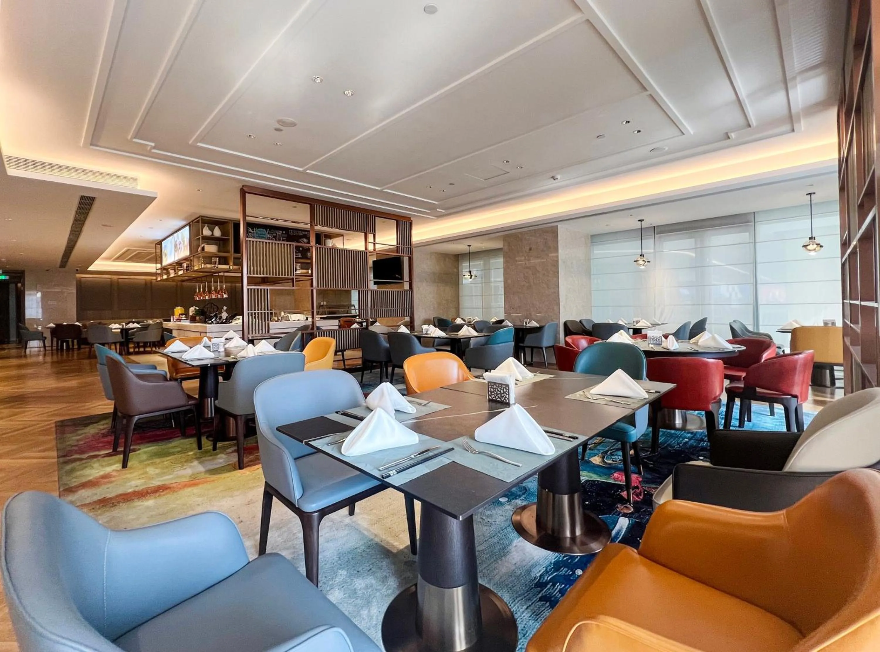 Restaurant/places to eat in Crowne Plaza Hangzhou Linping by IHG