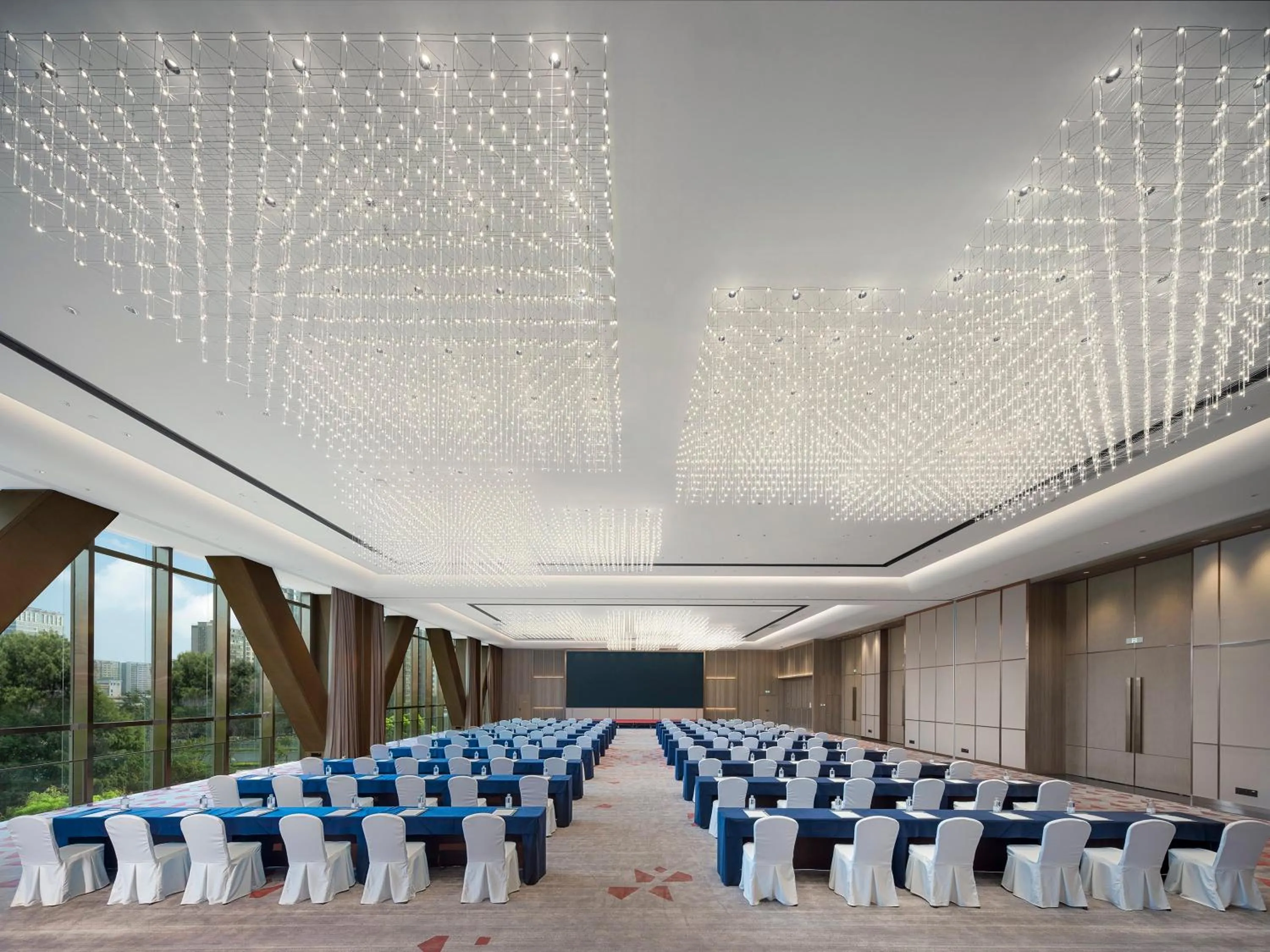 Meeting/conference room in Crowne Plaza Hangzhou Linping by IHG