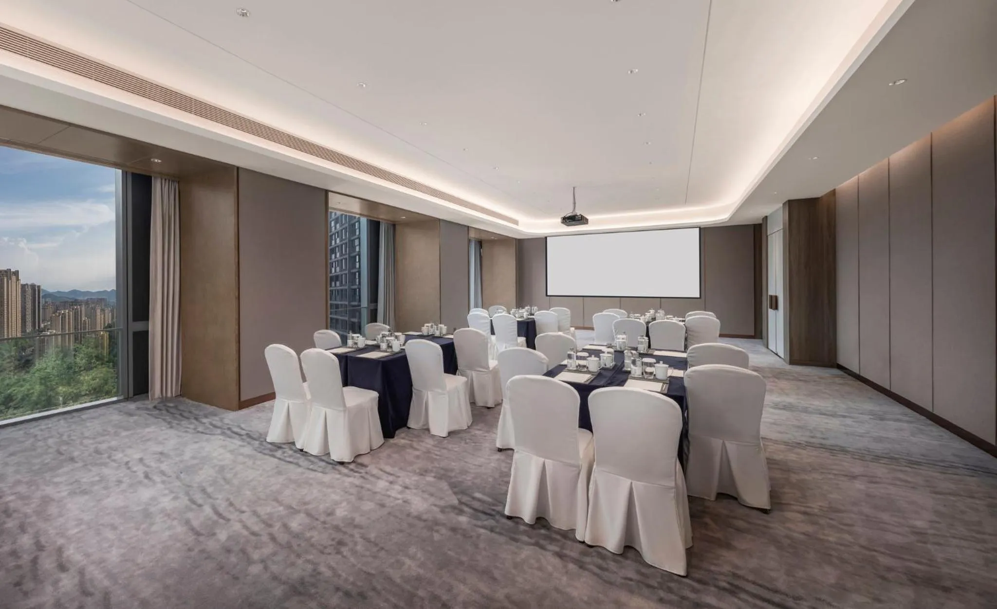 Meeting/conference room in Crowne Plaza Hangzhou Linping by IHG