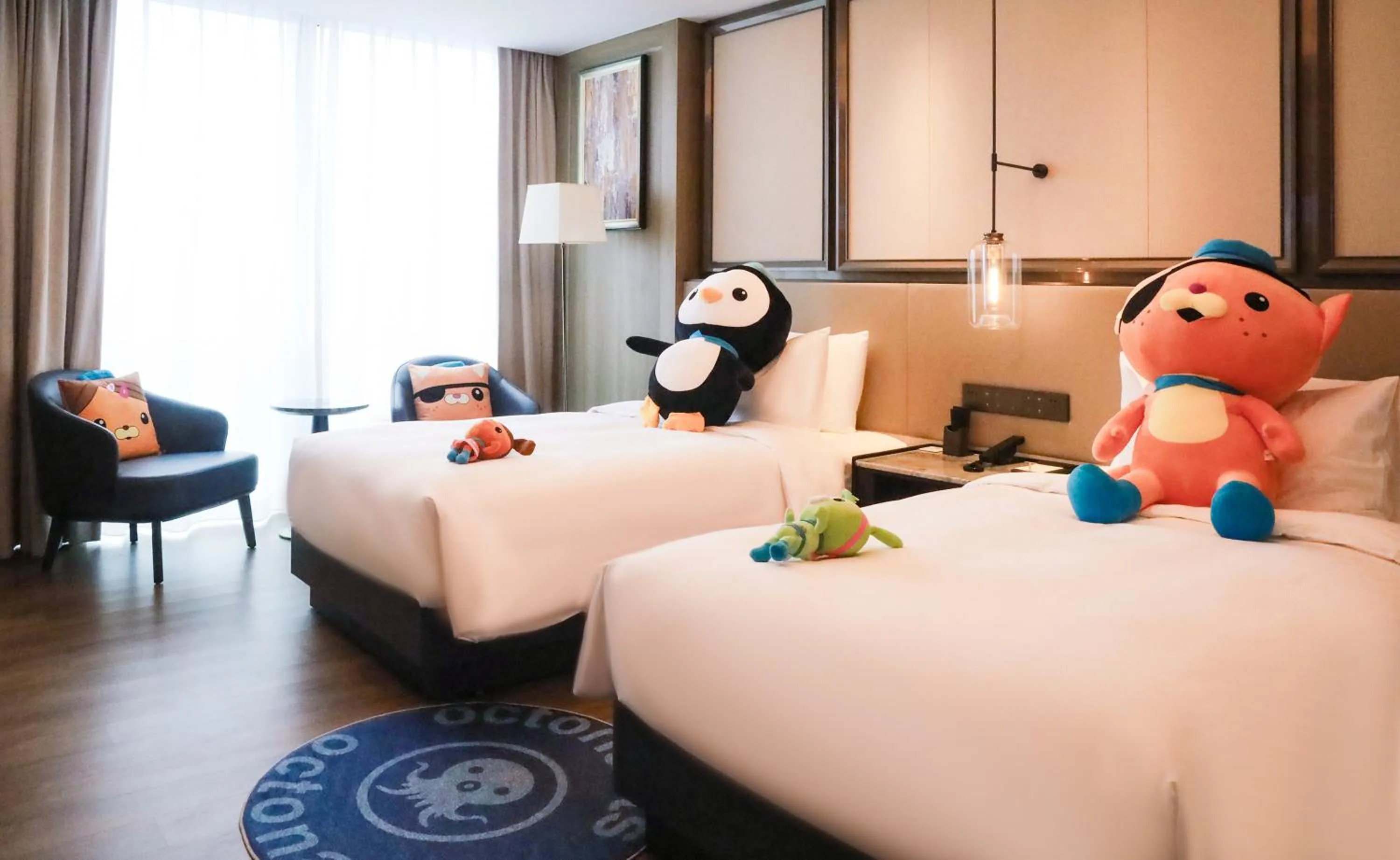 Photo of the whole room, Bed in Crowne Plaza Hangzhou Linping by IHG