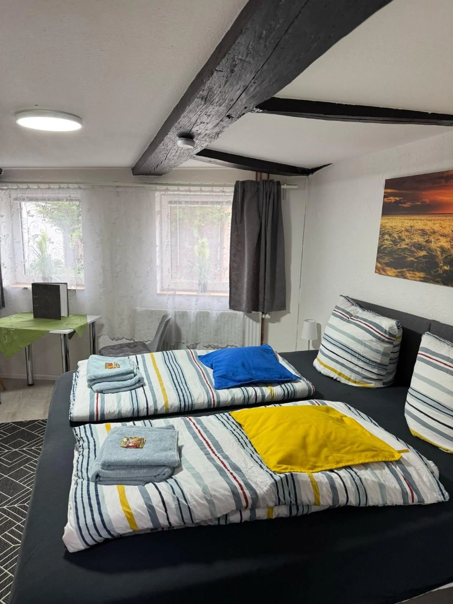 Bed in Ferienwohnung-Goldener Winkel