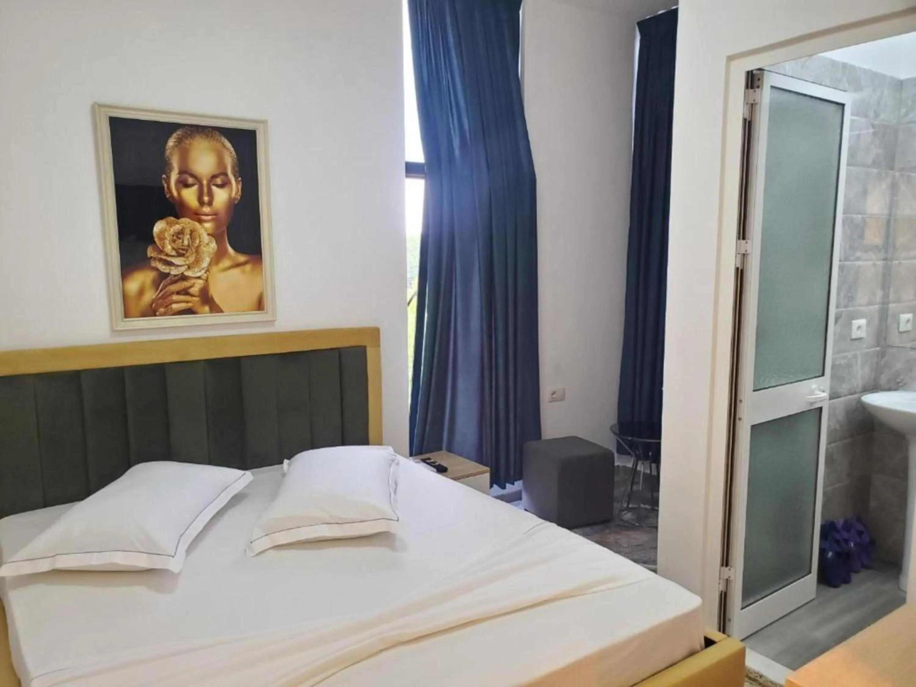 Photo of the whole room, Bed in BS Hotel