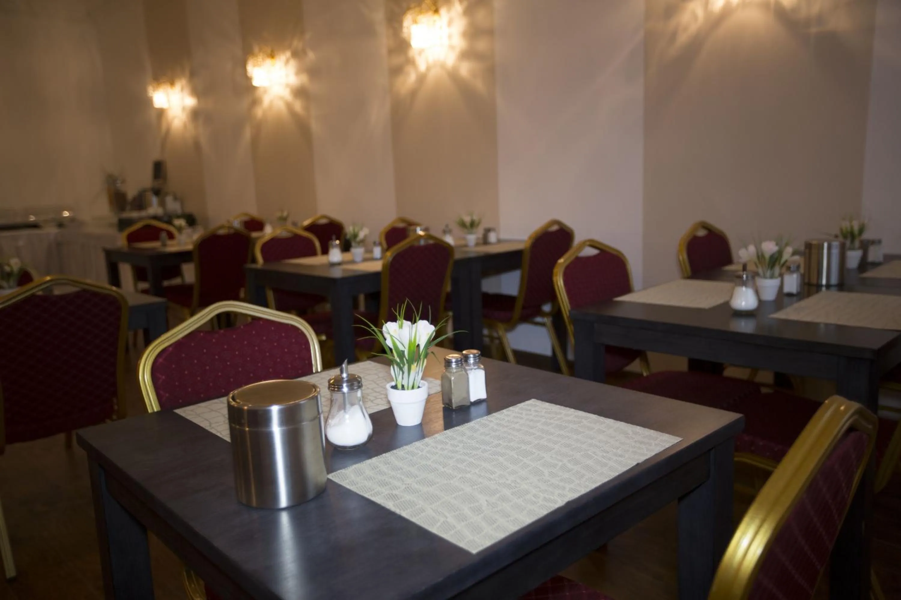 Restaurant/places to eat in AS Hotel