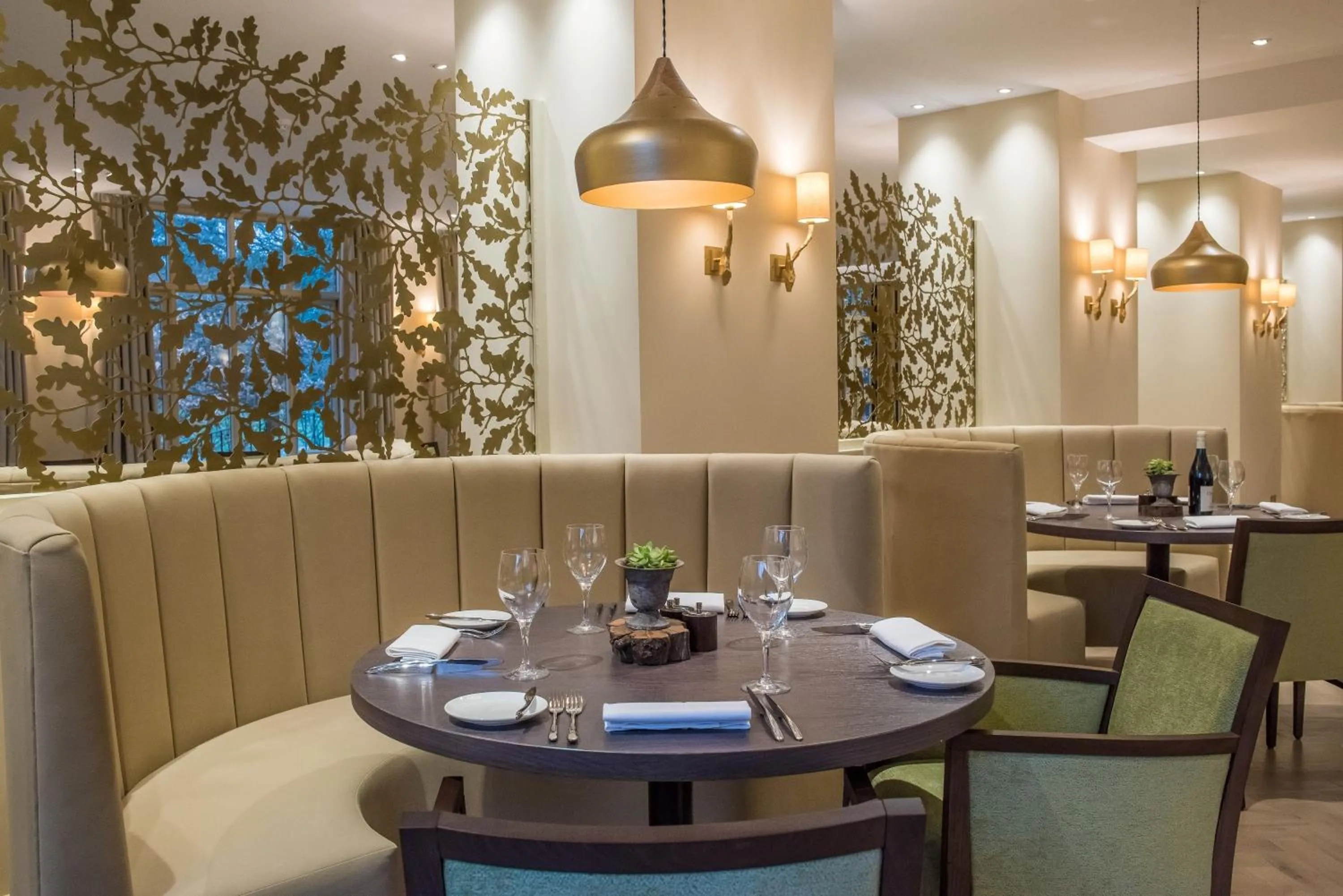 Restaurant/places to eat in Careys Manor Hotel & SenSpa