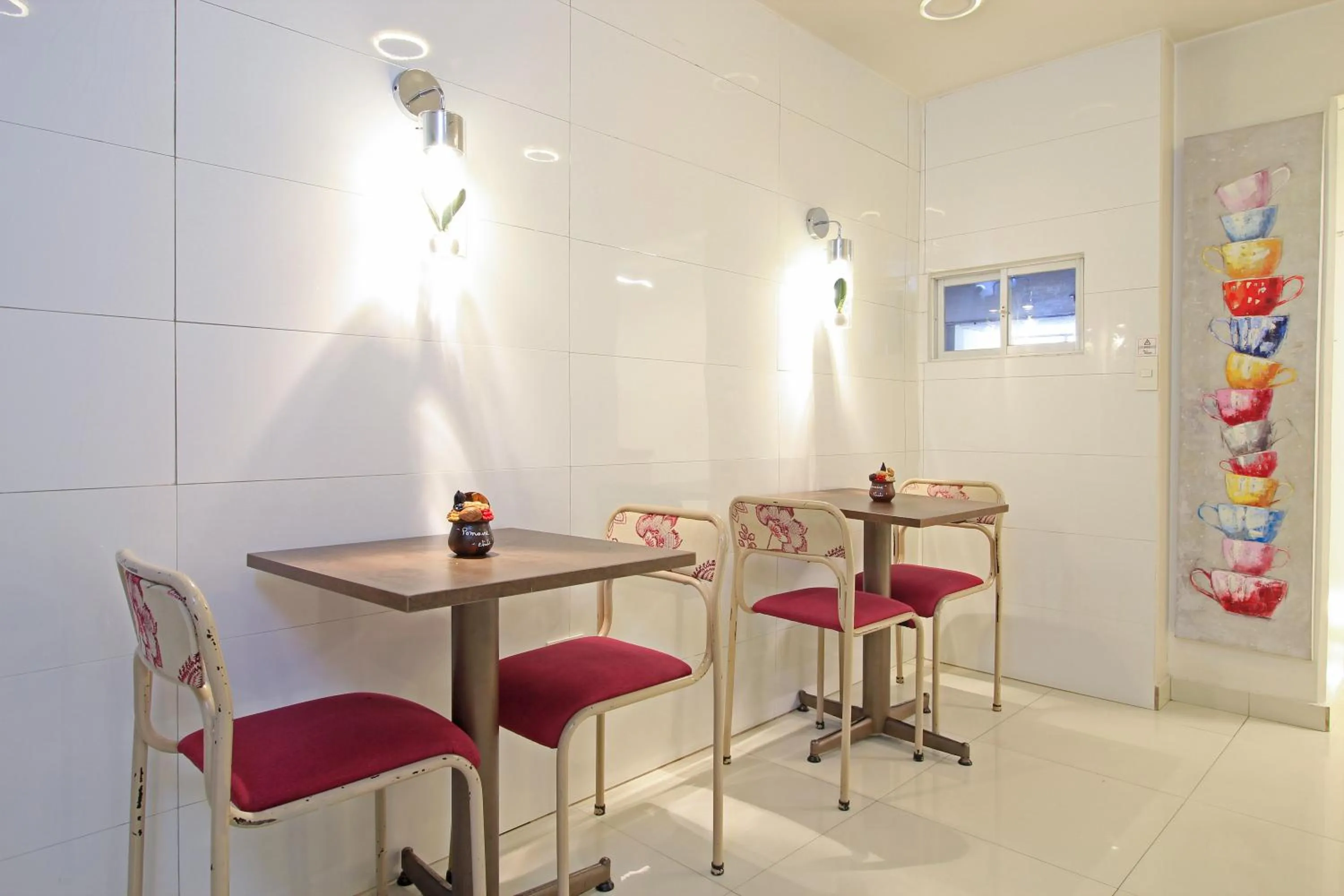 Communal lounge/ TV room in La Rosario Hostal