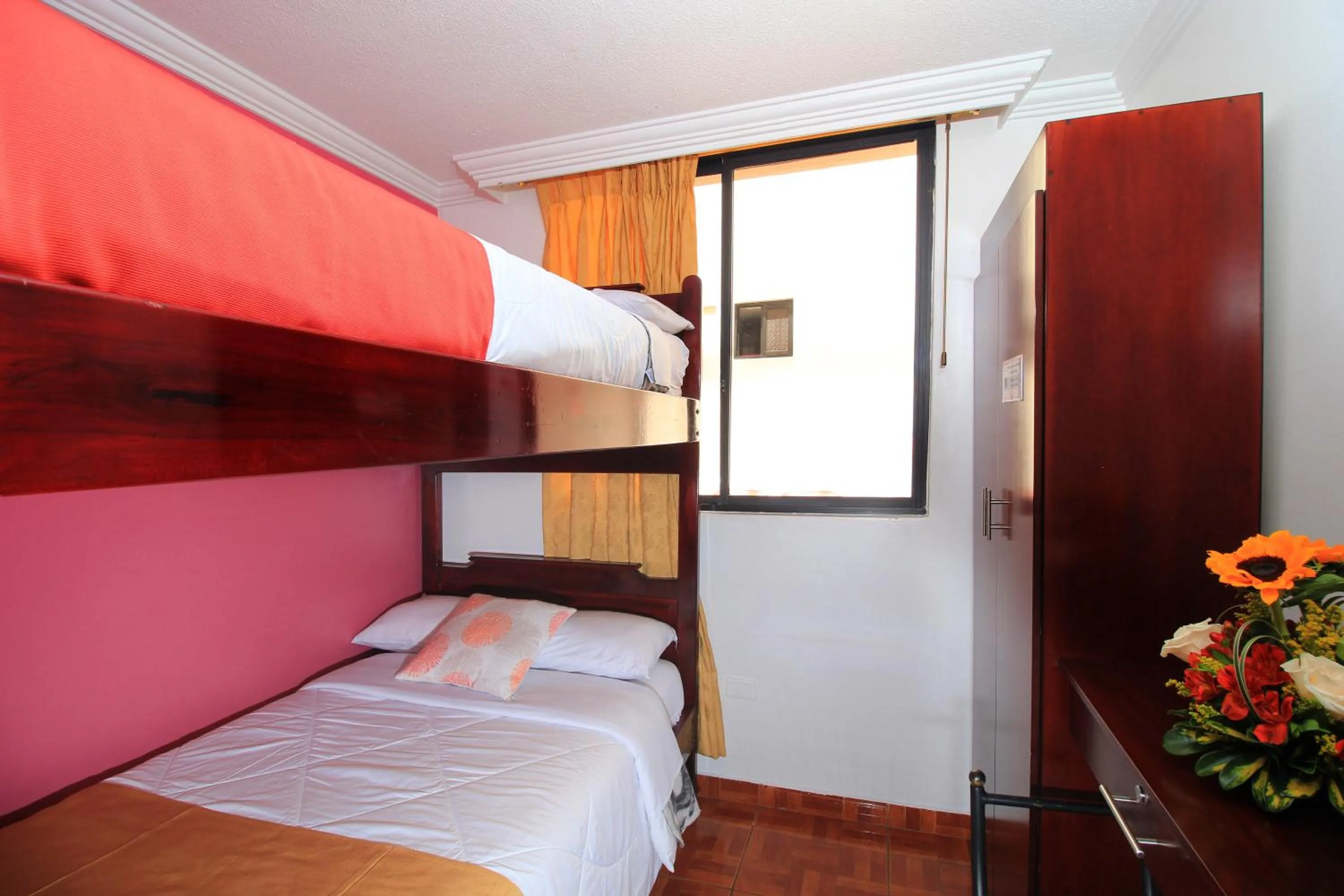 Bed in 10-Bed Mixed Dormitory Room in La Rosario Hotel