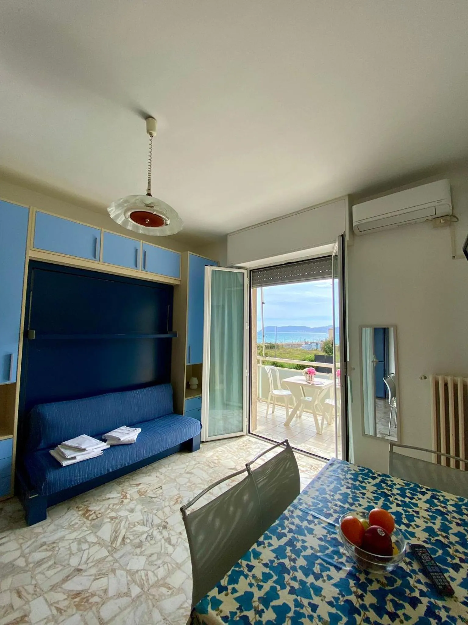 Living room, Bed in Residence Riviera