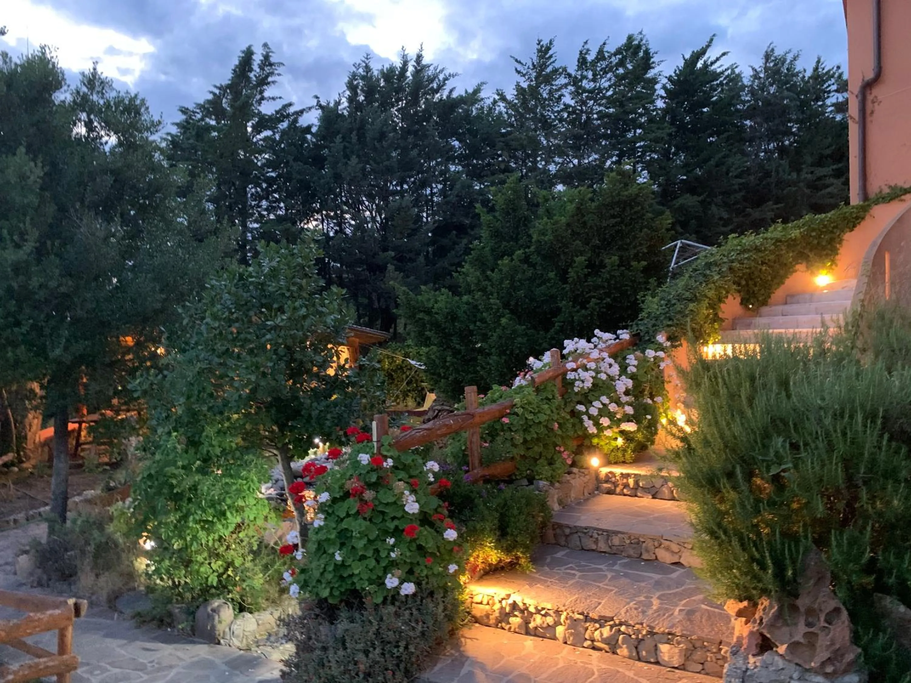 Garden view in Hotel Miramonti Seulo Turismo Rurale