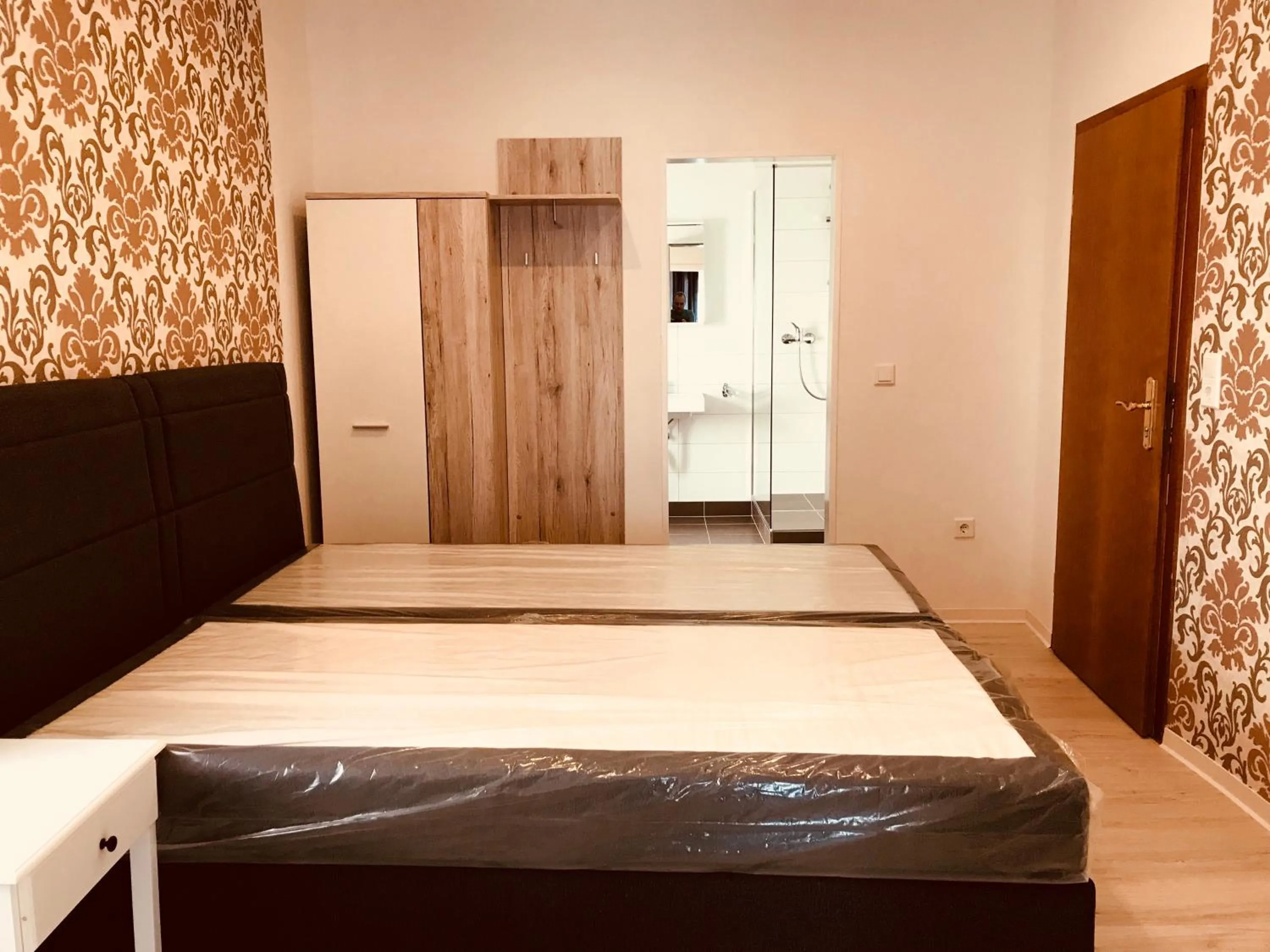 Bedroom, Bed in Hotel Diele