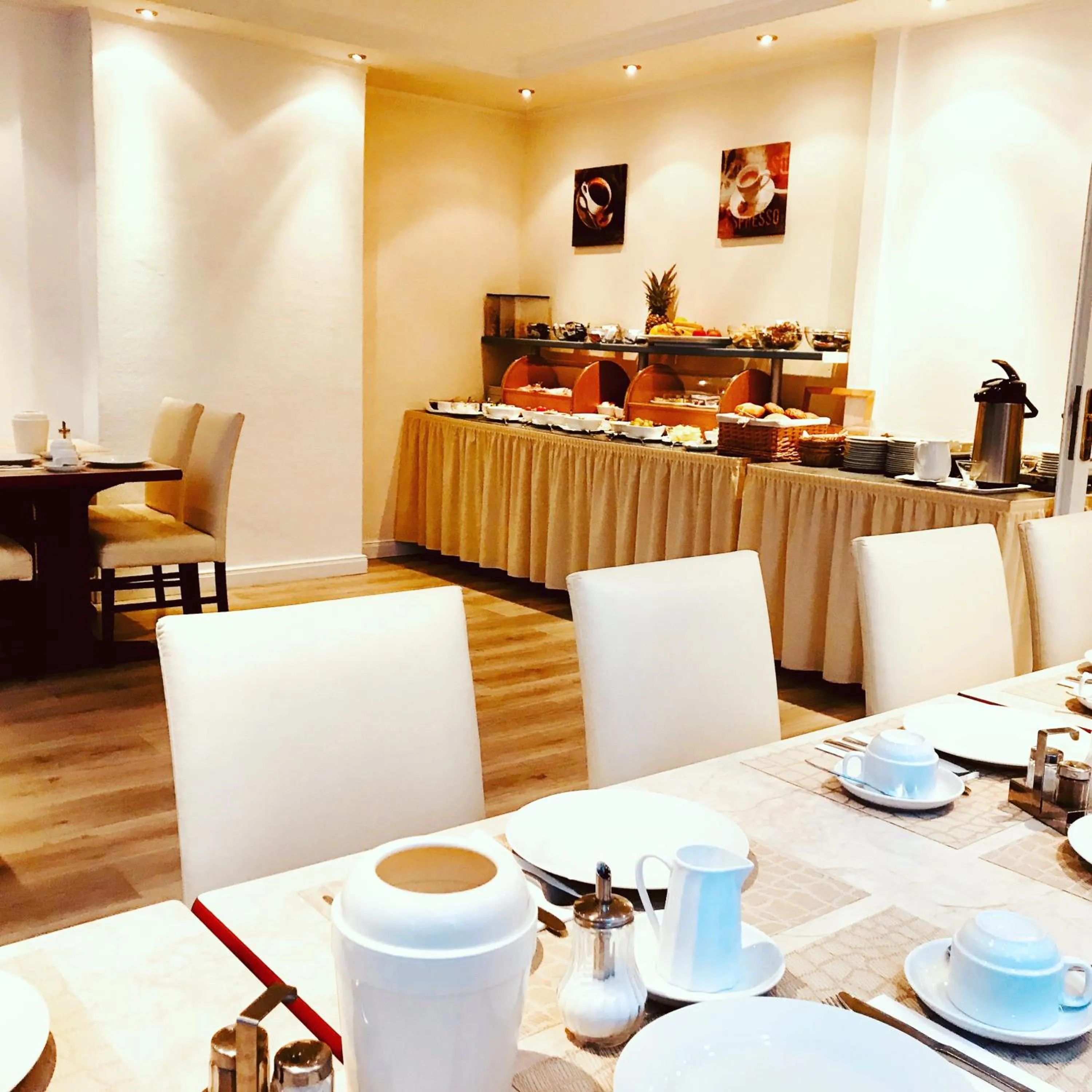 Buffet breakfast in Hotel Diele