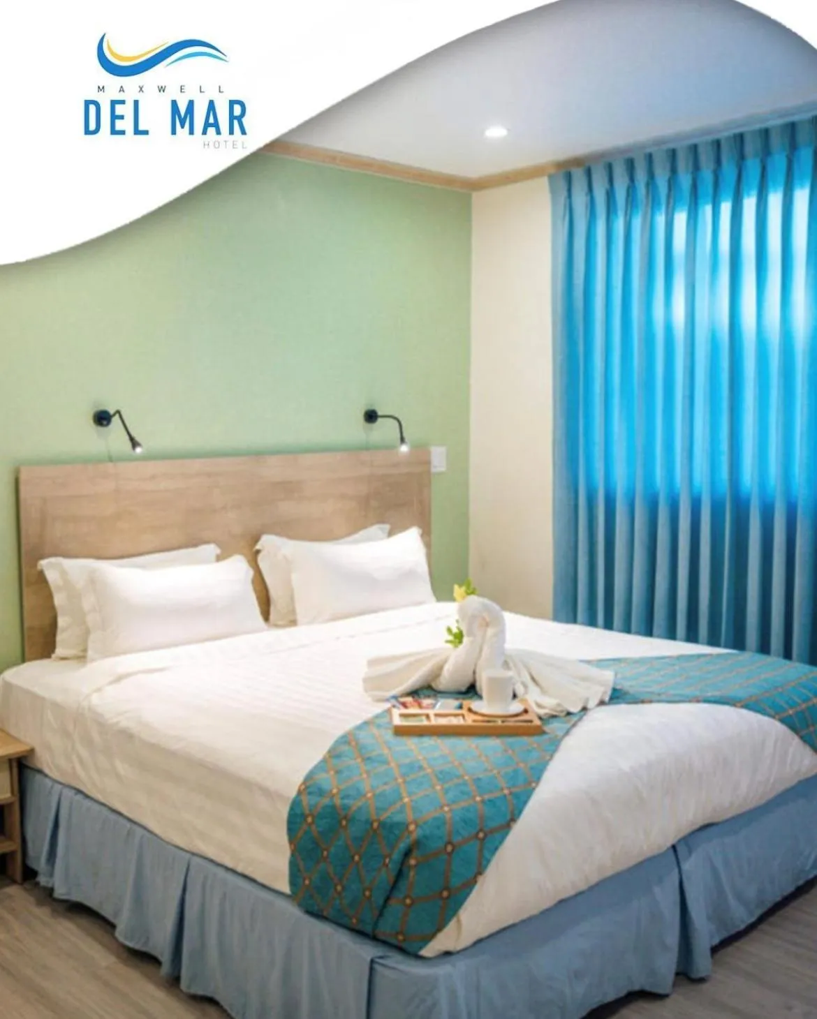 Bed in Maxwell Del Mar Hotel
