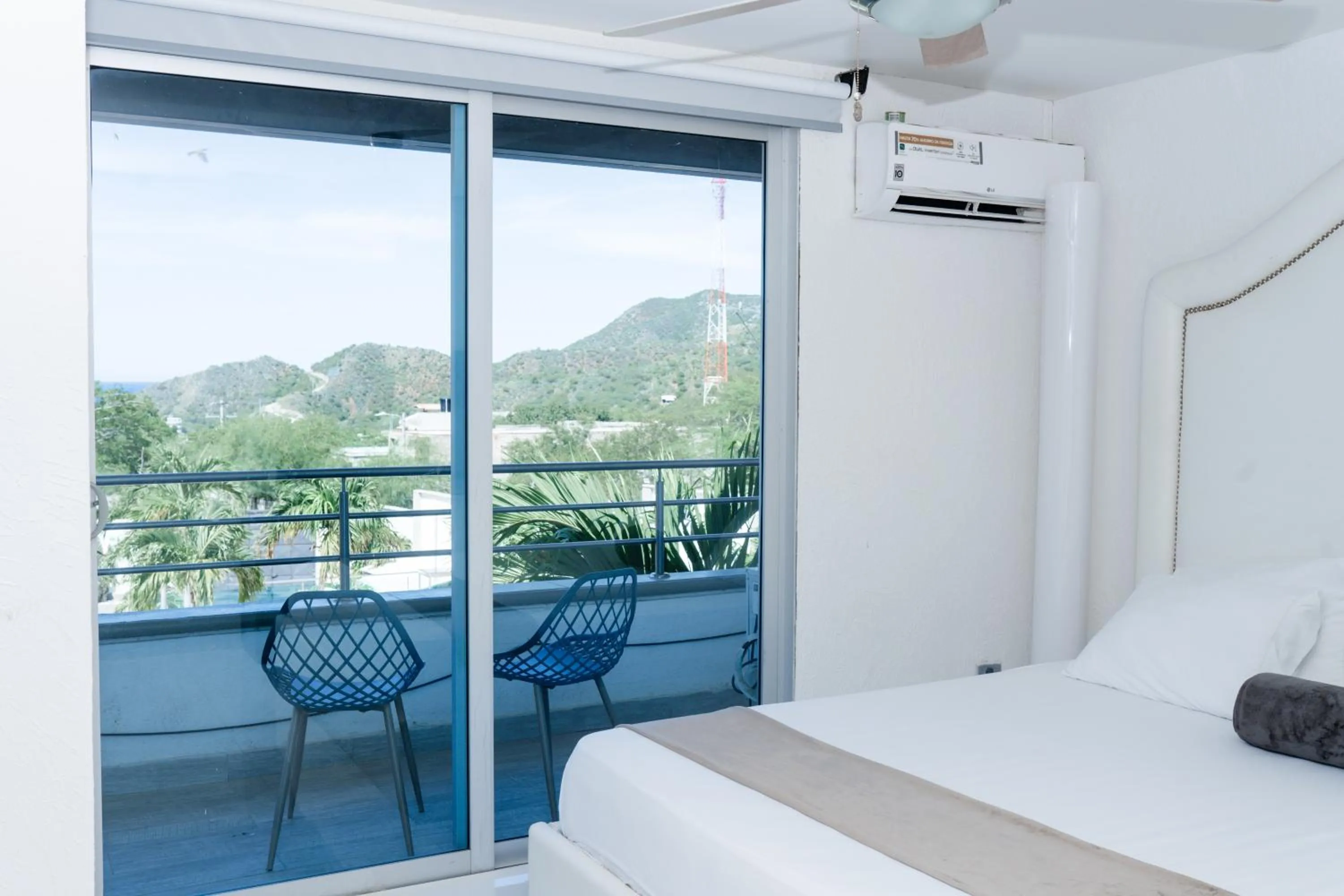 Photo of the whole room, Bed in Hotel Kaamú Taganga