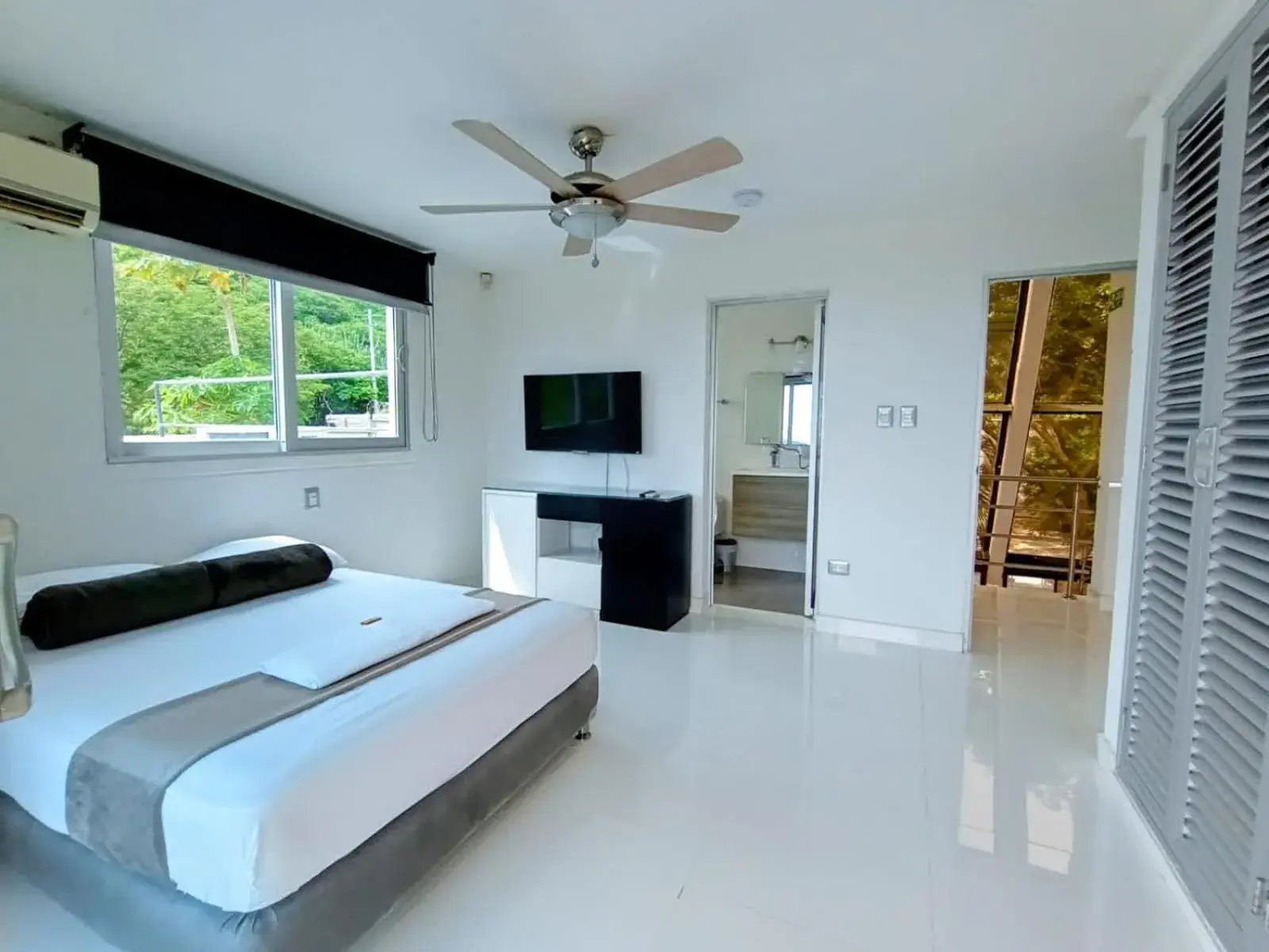 Deluxe Double Room with Balcony in Hotel Kaamú Taganga Deluxe Double Room with Balcony in Hotel Kaamú Taganga