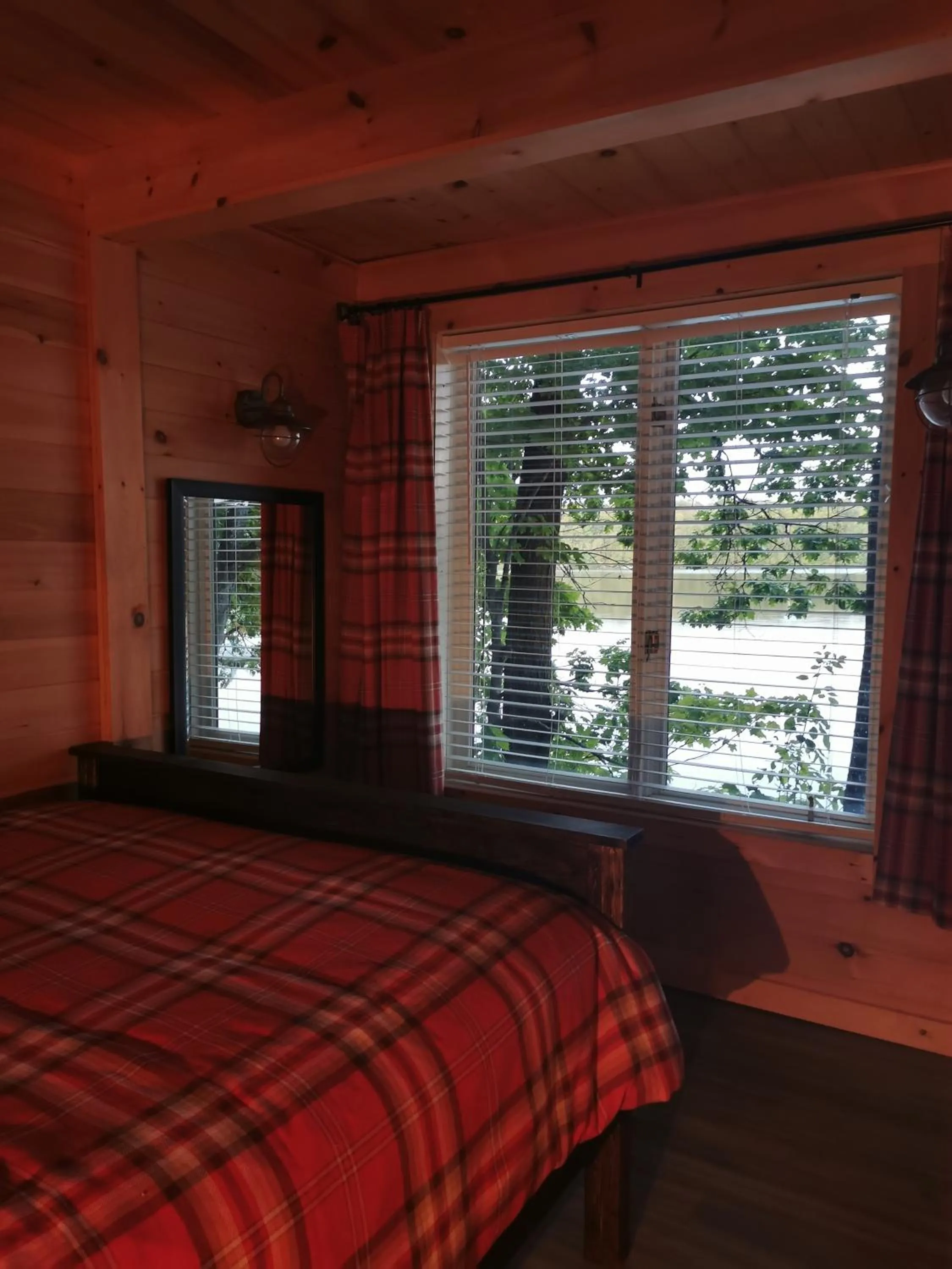 Bedroom, Bed in Muskoka Shores Cottages
