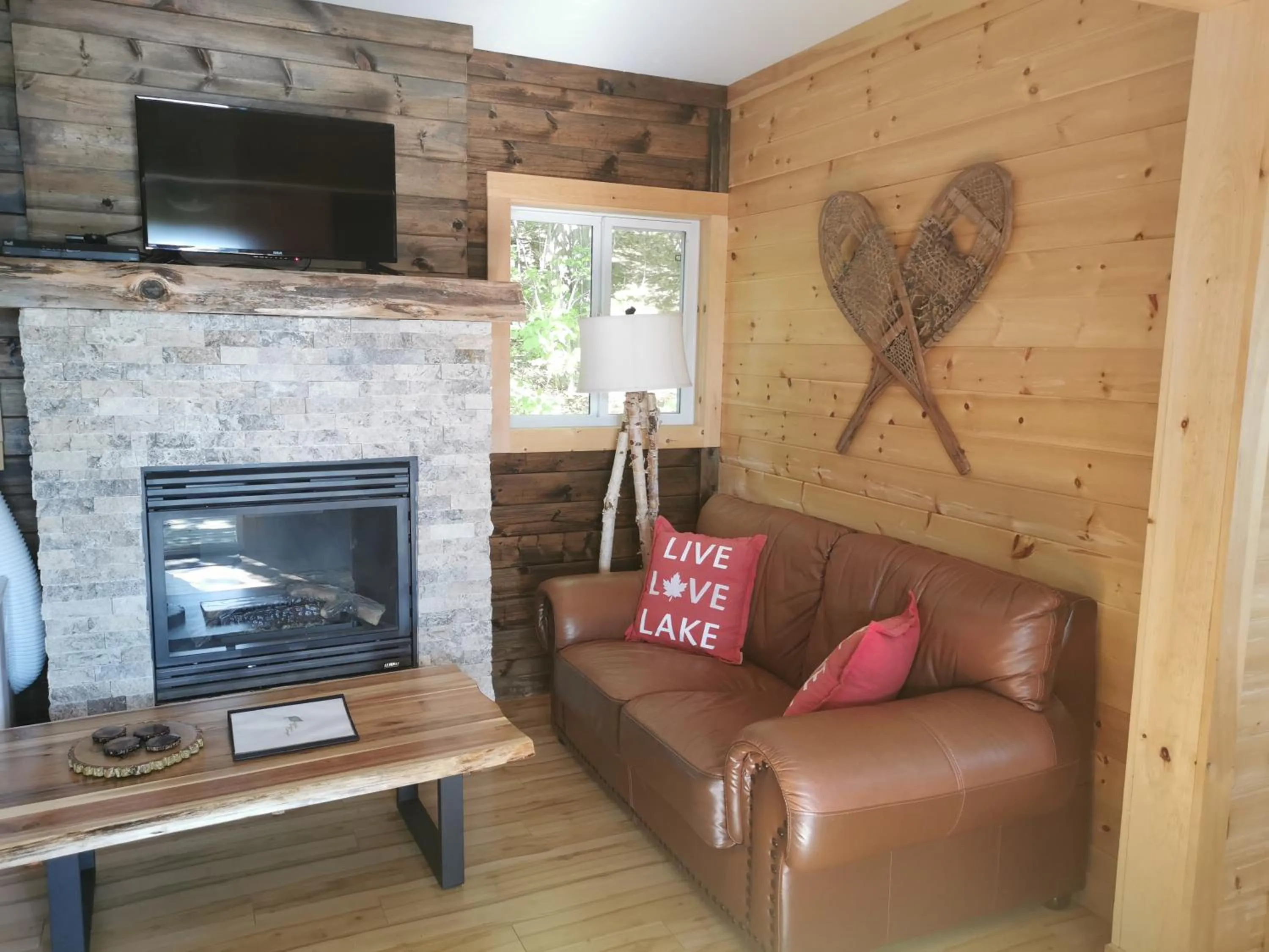 Living room in Muskoka Shores Cottages