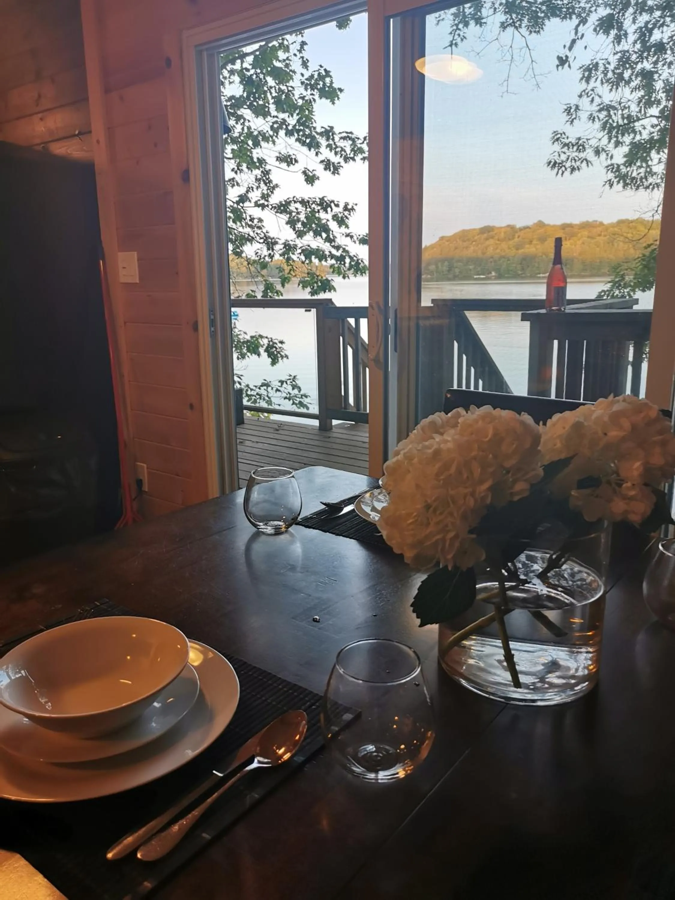 Dining area in Muskoka Shores Cottages