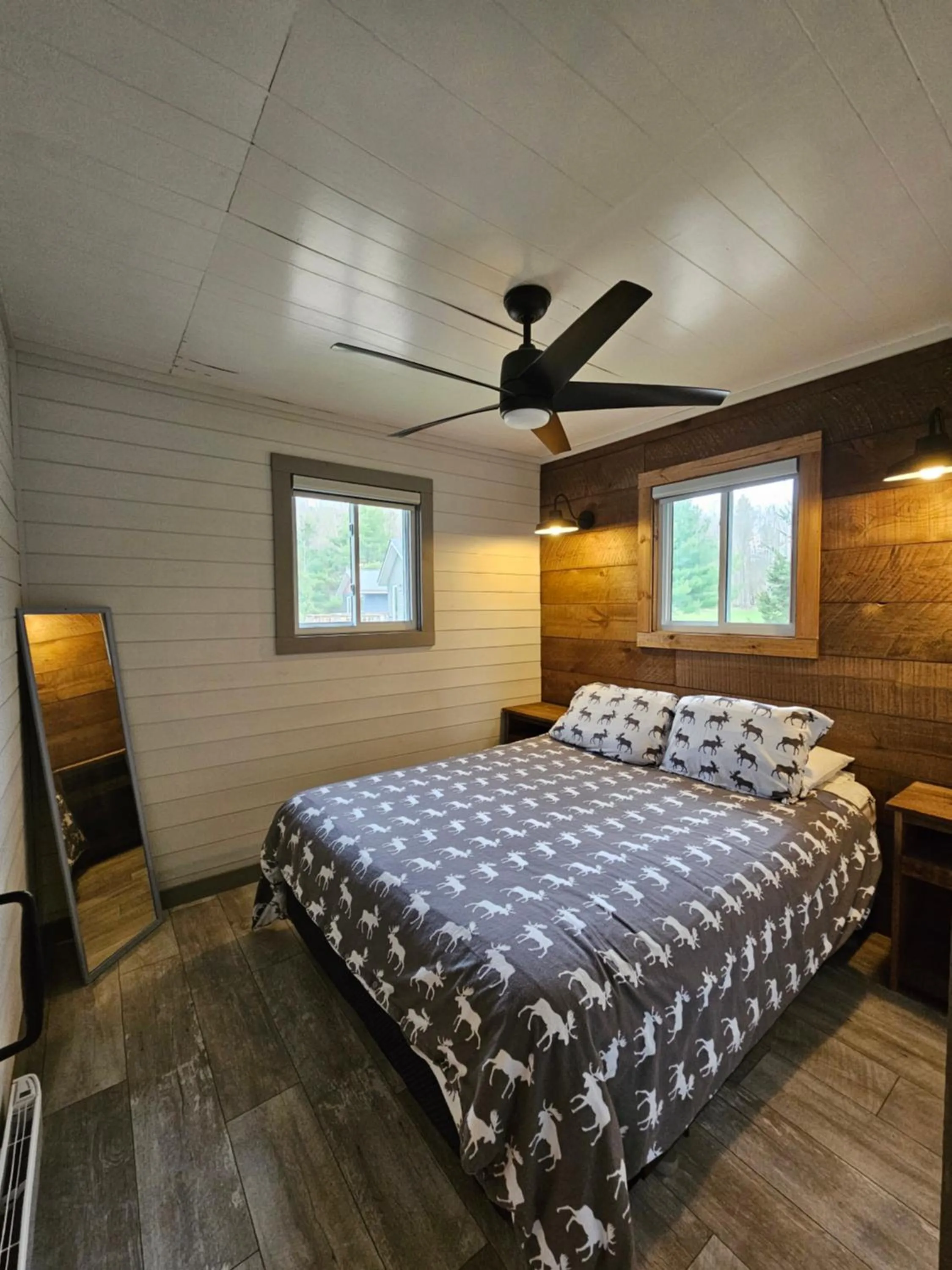 Bedroom, Bed in Muskoka Shores Cottages