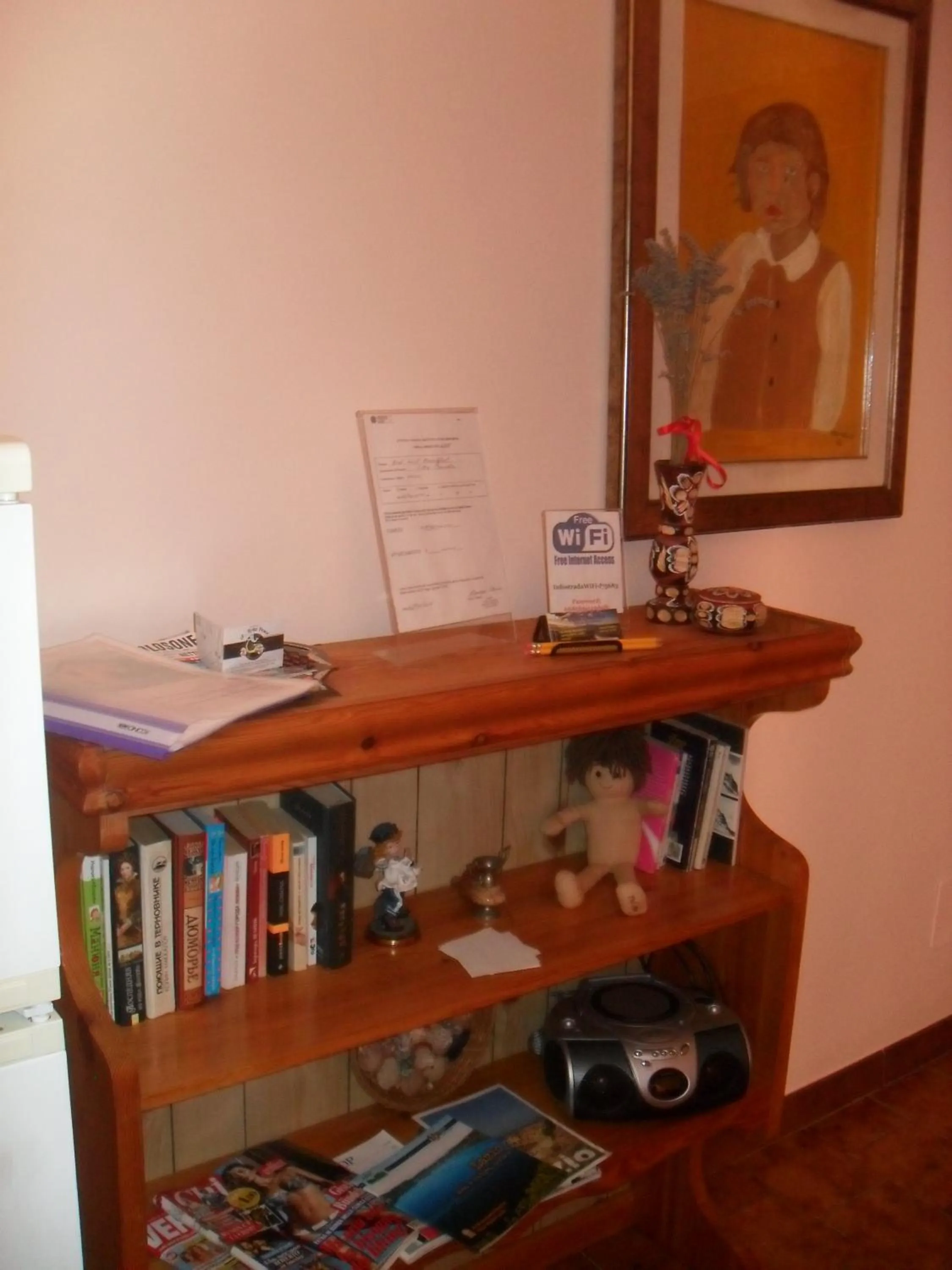 Library in B&B Villa Claudia