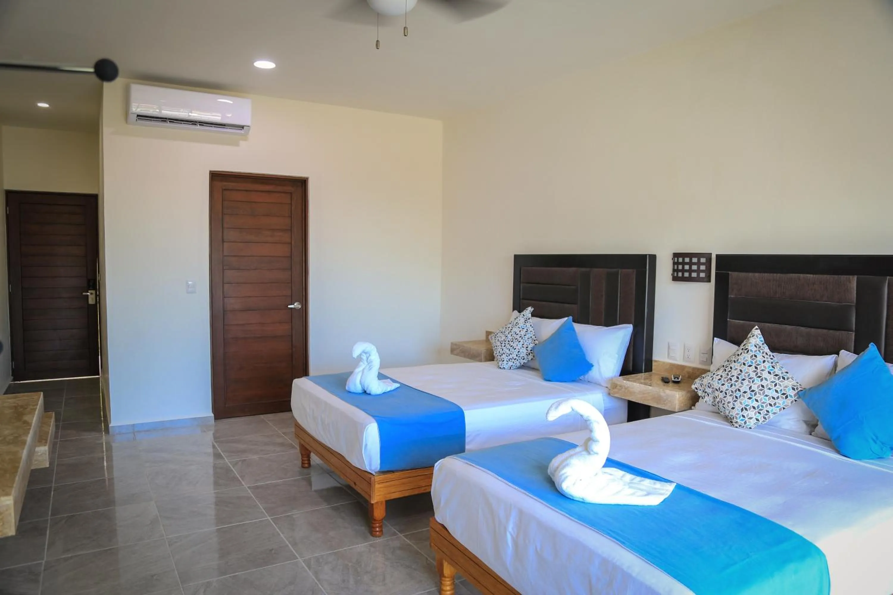 Bed in Hotel Alux x Over Blue