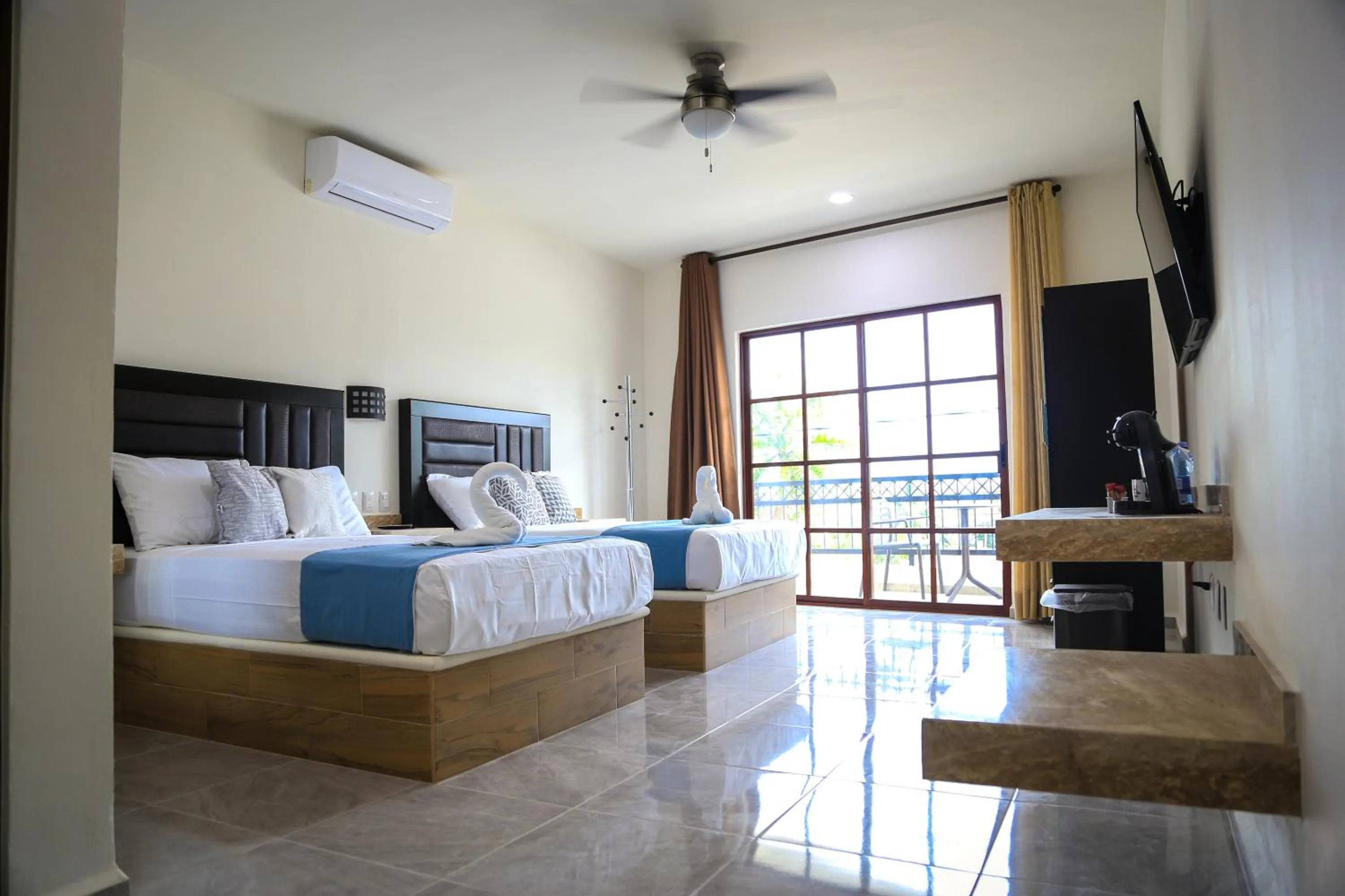 Bed in Hotel Alux x Over Blue