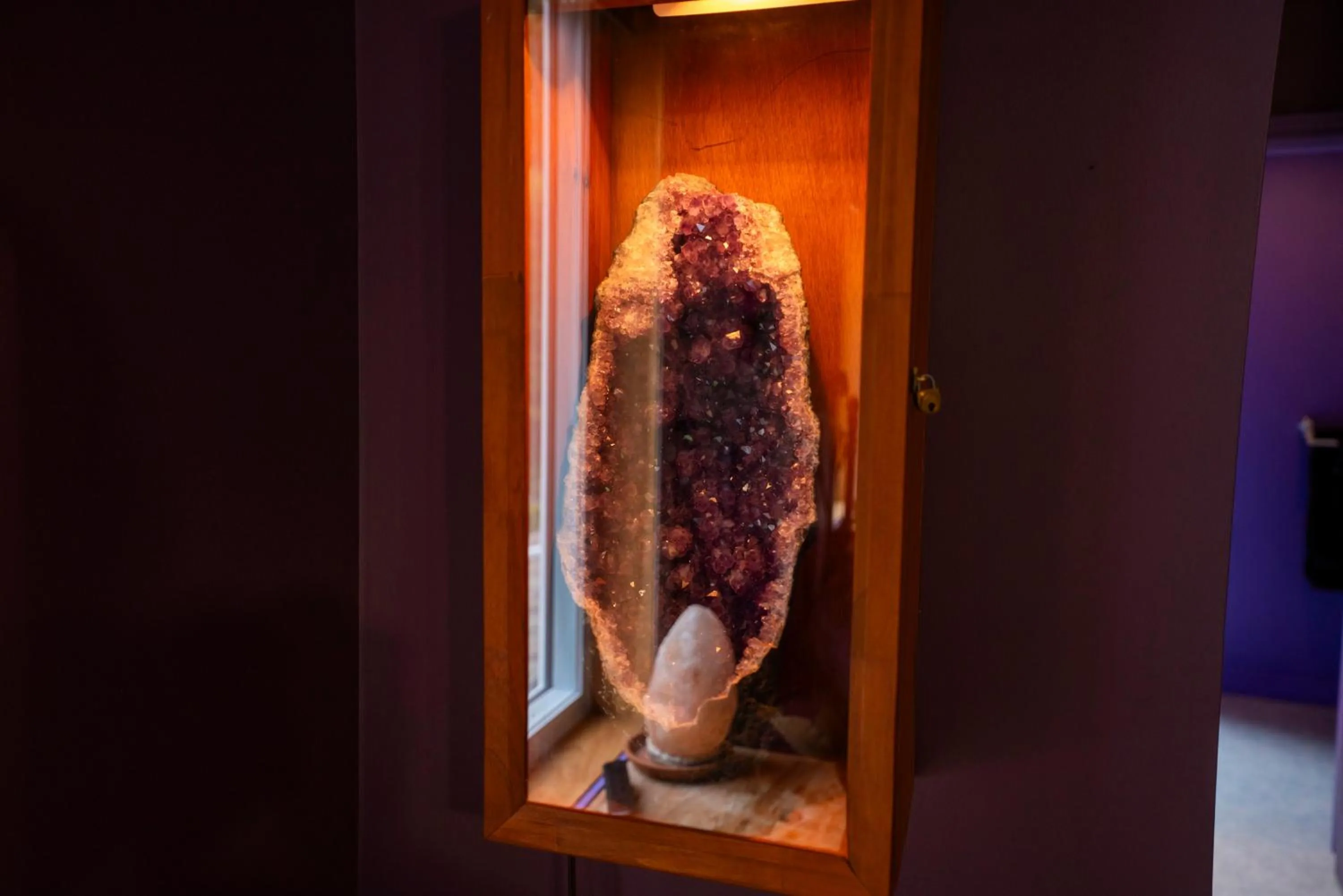 Decorative detail in Gîte Crystal Inn