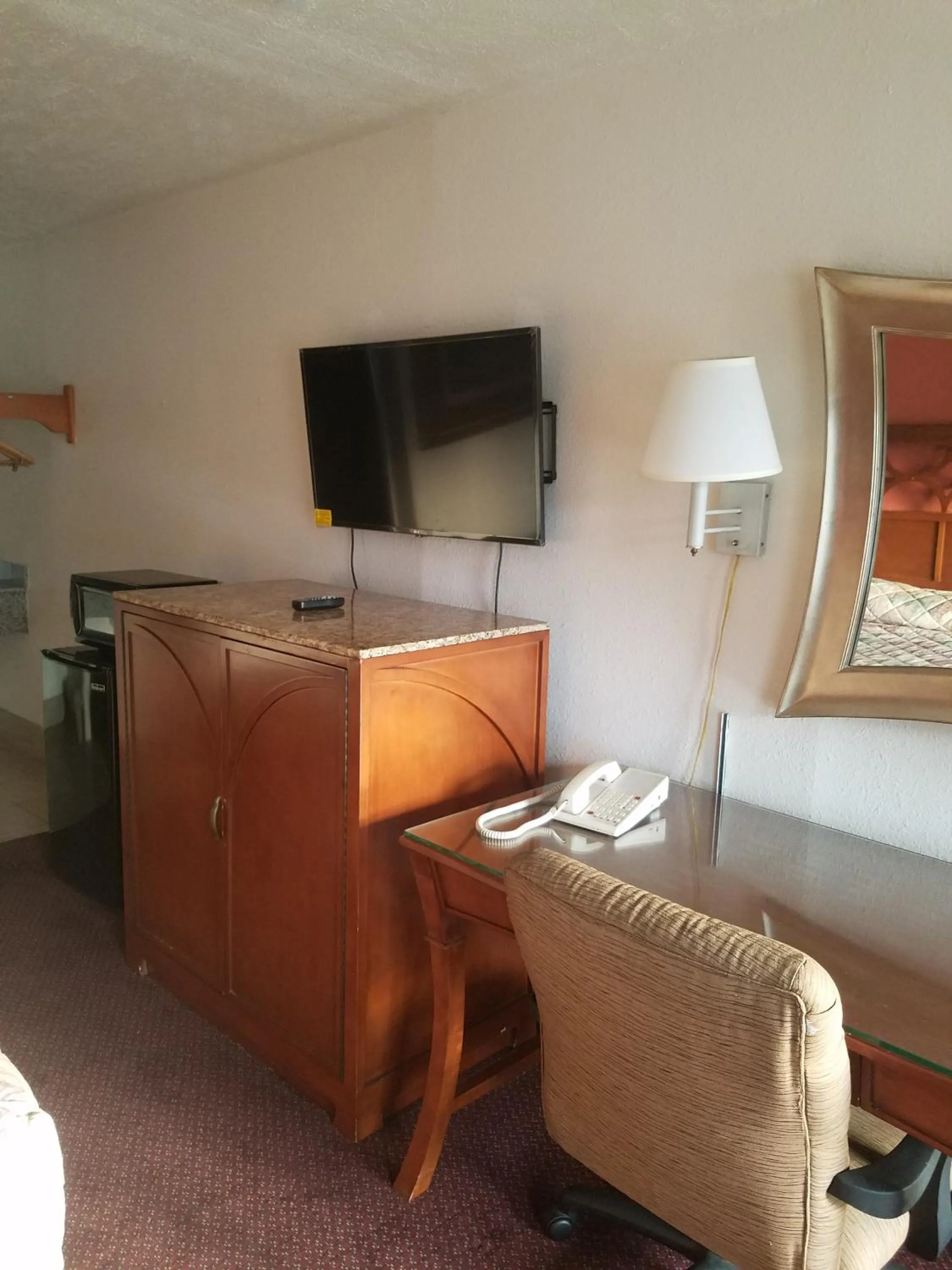 TV and multimedia, Bed in Masters Inn I-26