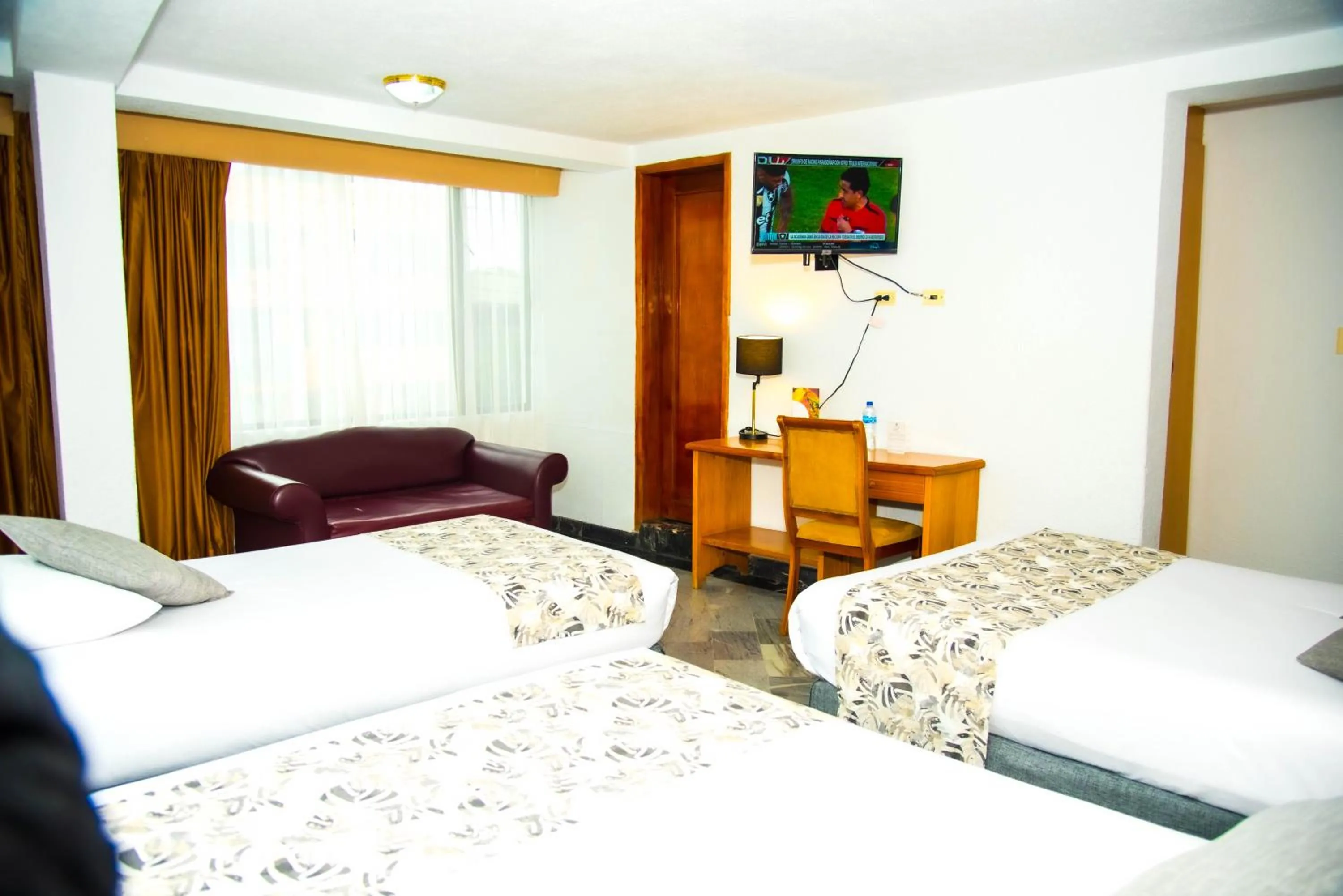 Bed in Hotel la Giralda