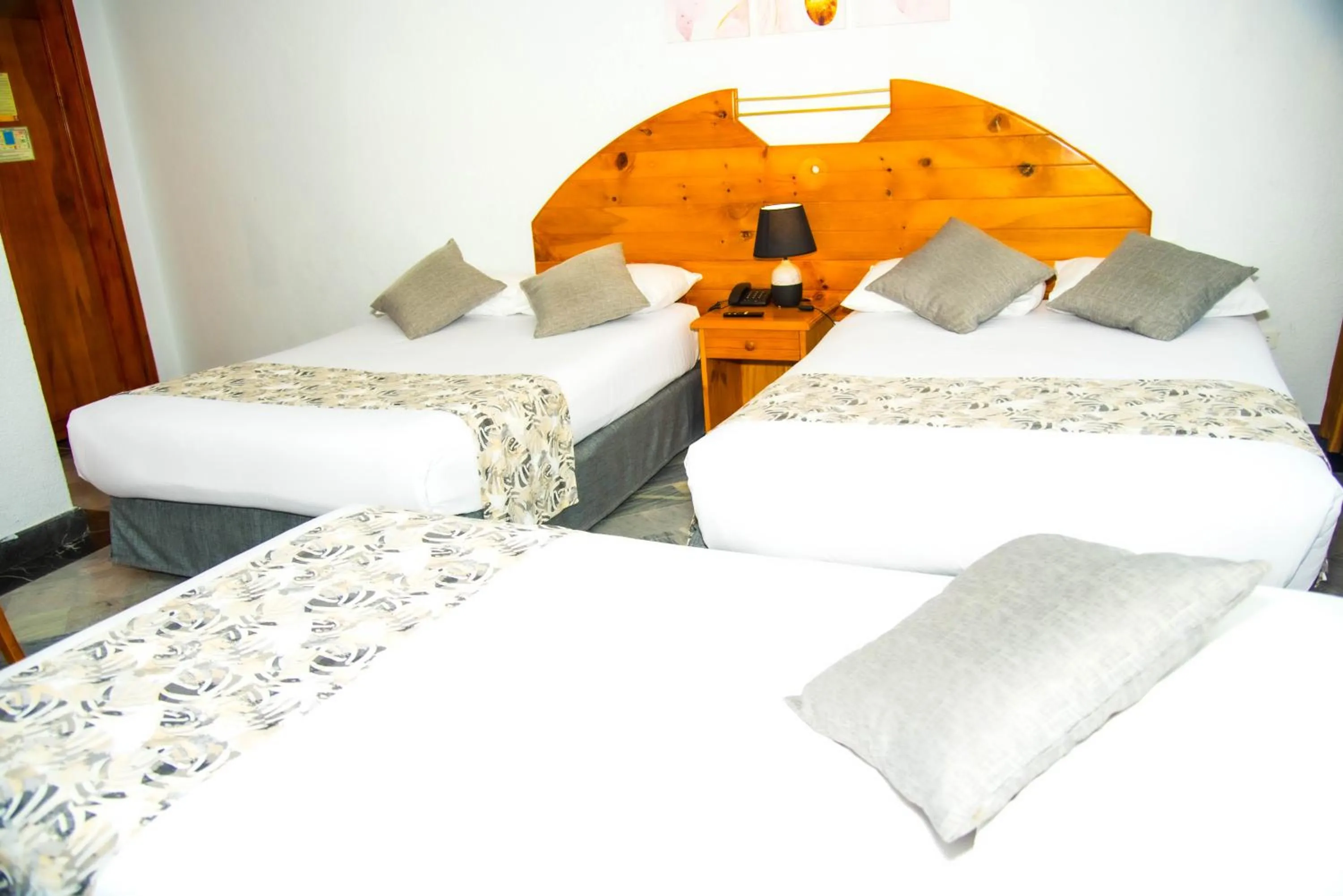 Bed in Hotel la Giralda