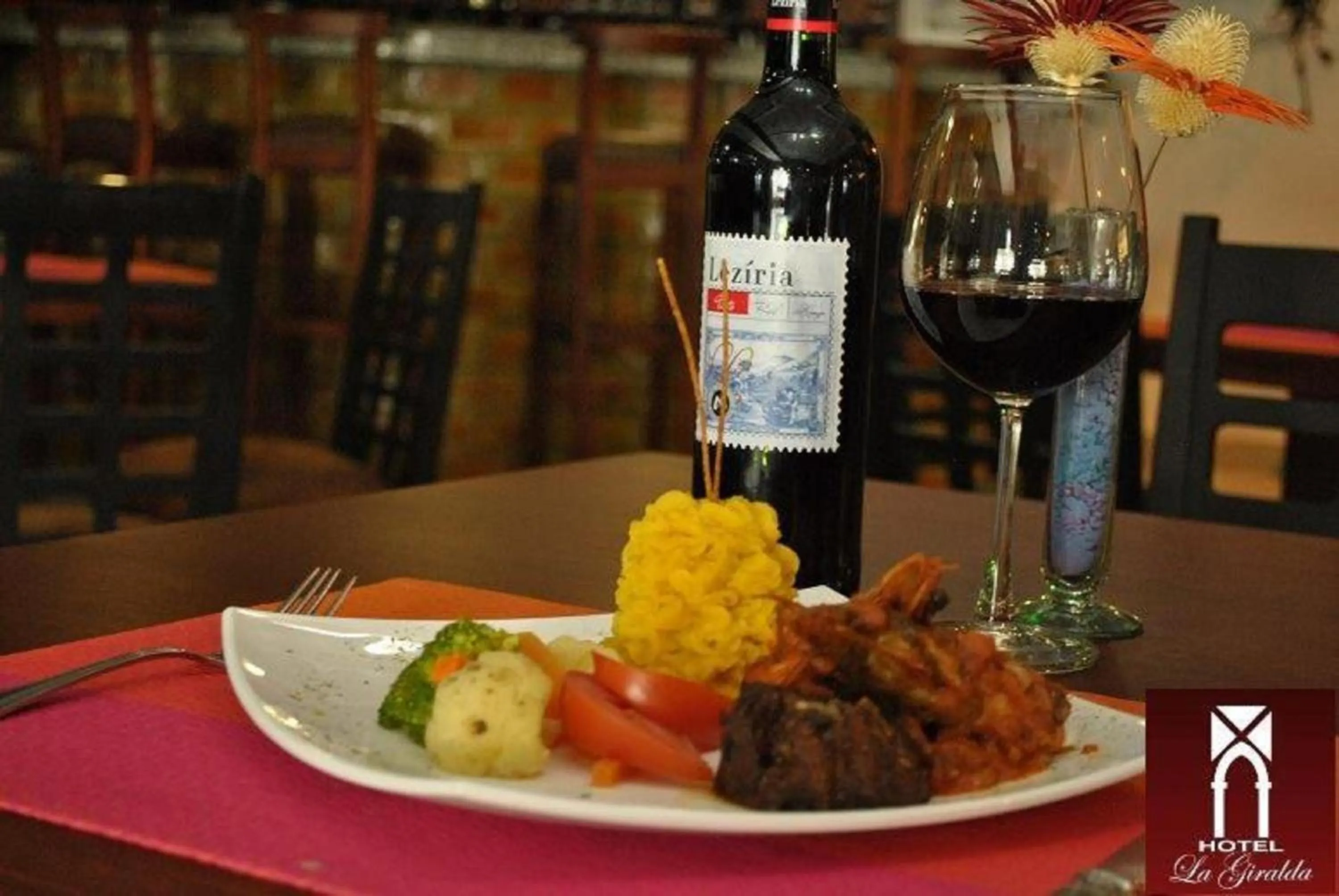 Restaurant/places to eat in Hotel la Giralda