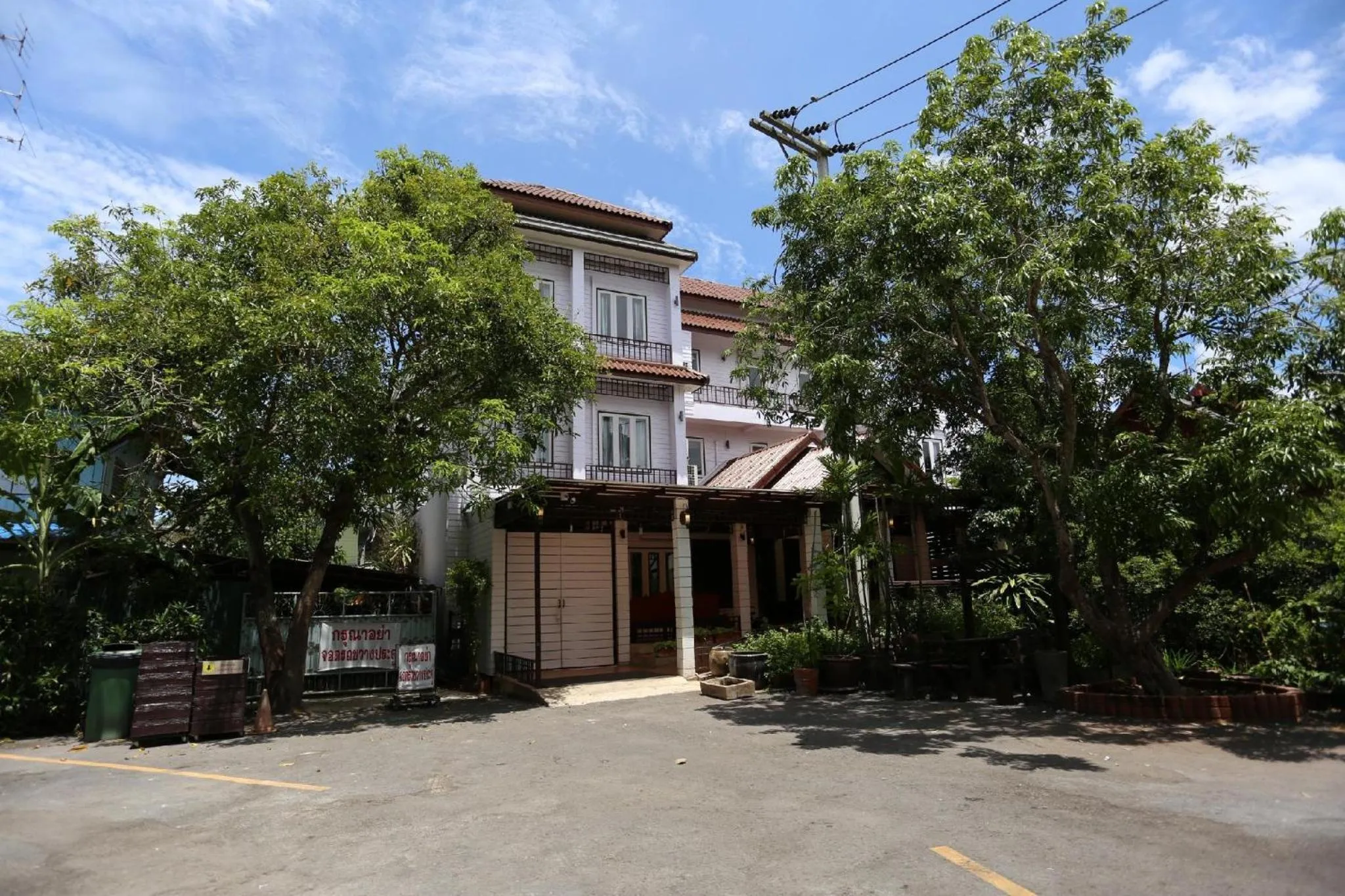 Property building in Thanicha Resort Amphawa