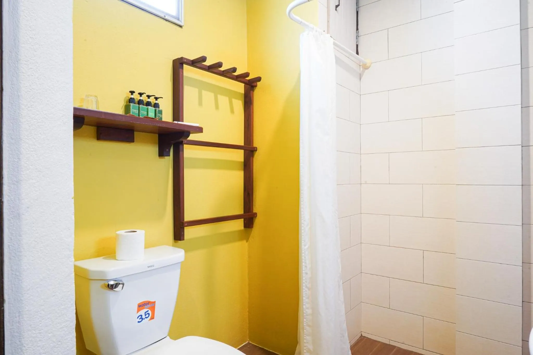 Bathroom in Thanicha Resort Amphawa