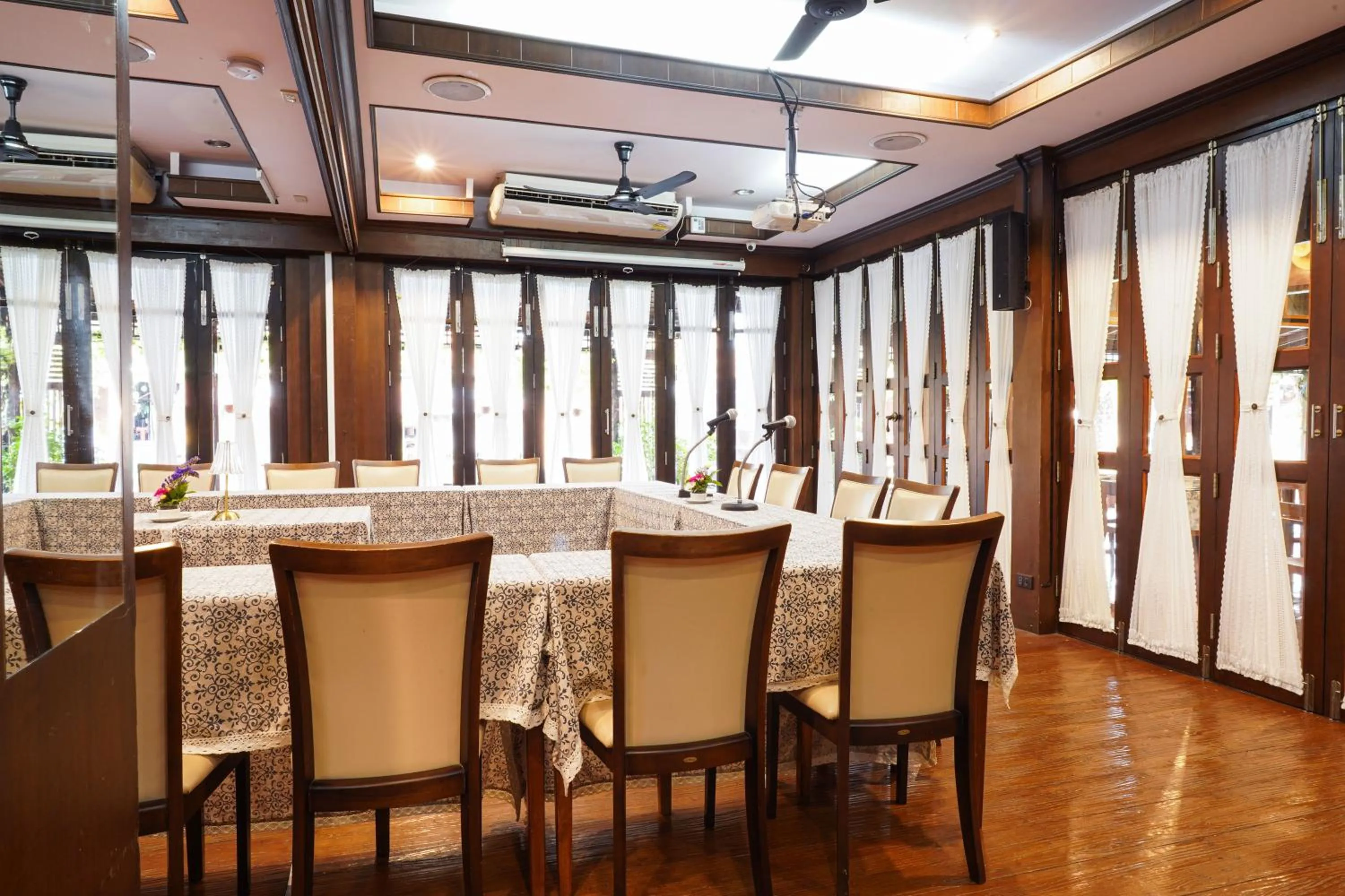 Meeting/conference room in Thanicha Resort Amphawa