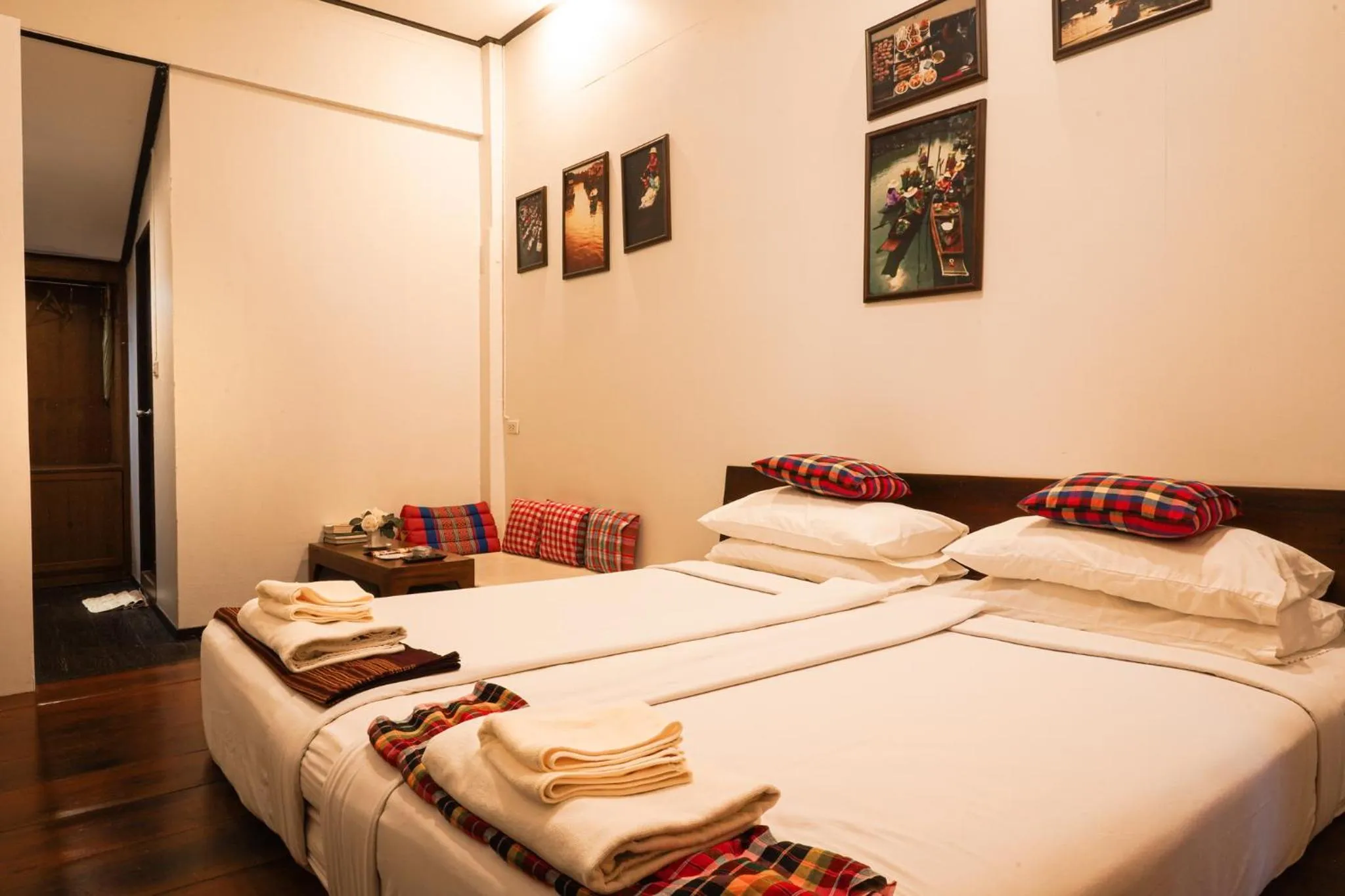 Bed in Thanicha Resort Amphawa