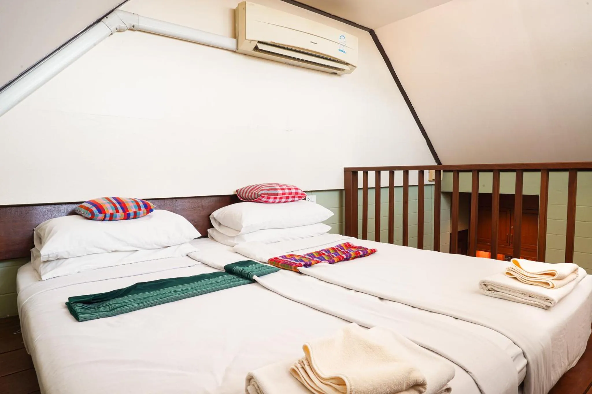 Bed in Thanicha Resort Amphawa