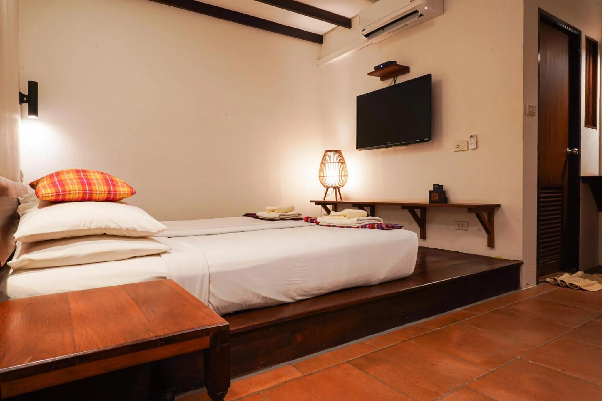 Bedroom, Bed in Thanicha Resort Amphawa