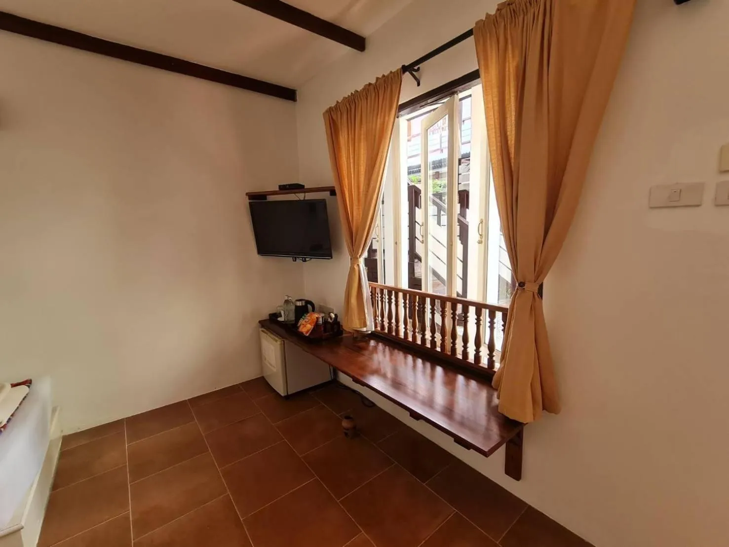 room service, Bed in Thanicha Resort Amphawa