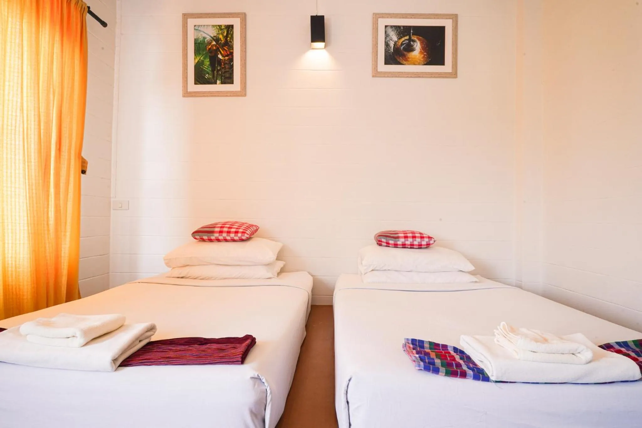 Bed in Thanicha Resort Amphawa