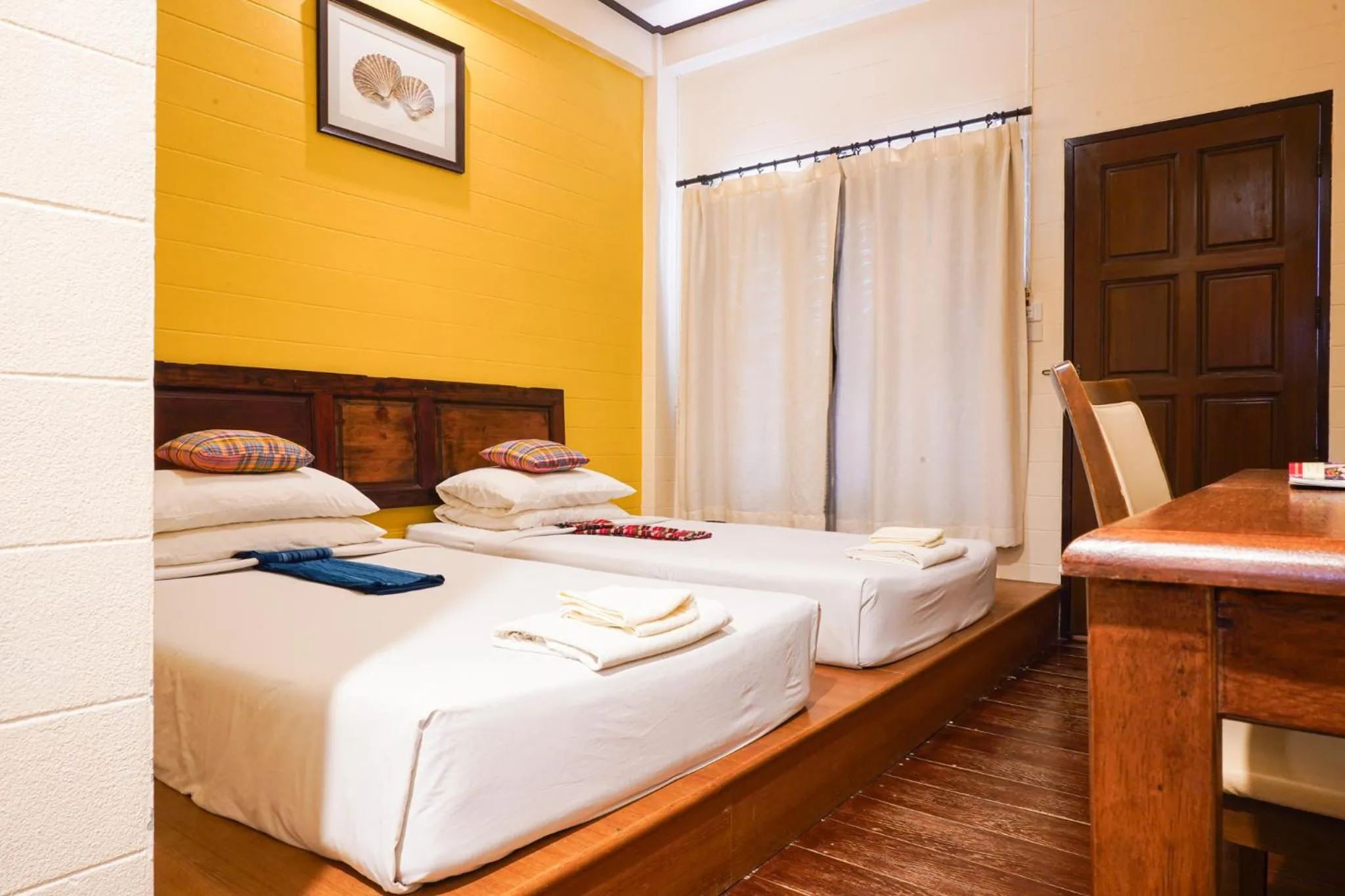 Bed in Thanicha Resort Amphawa