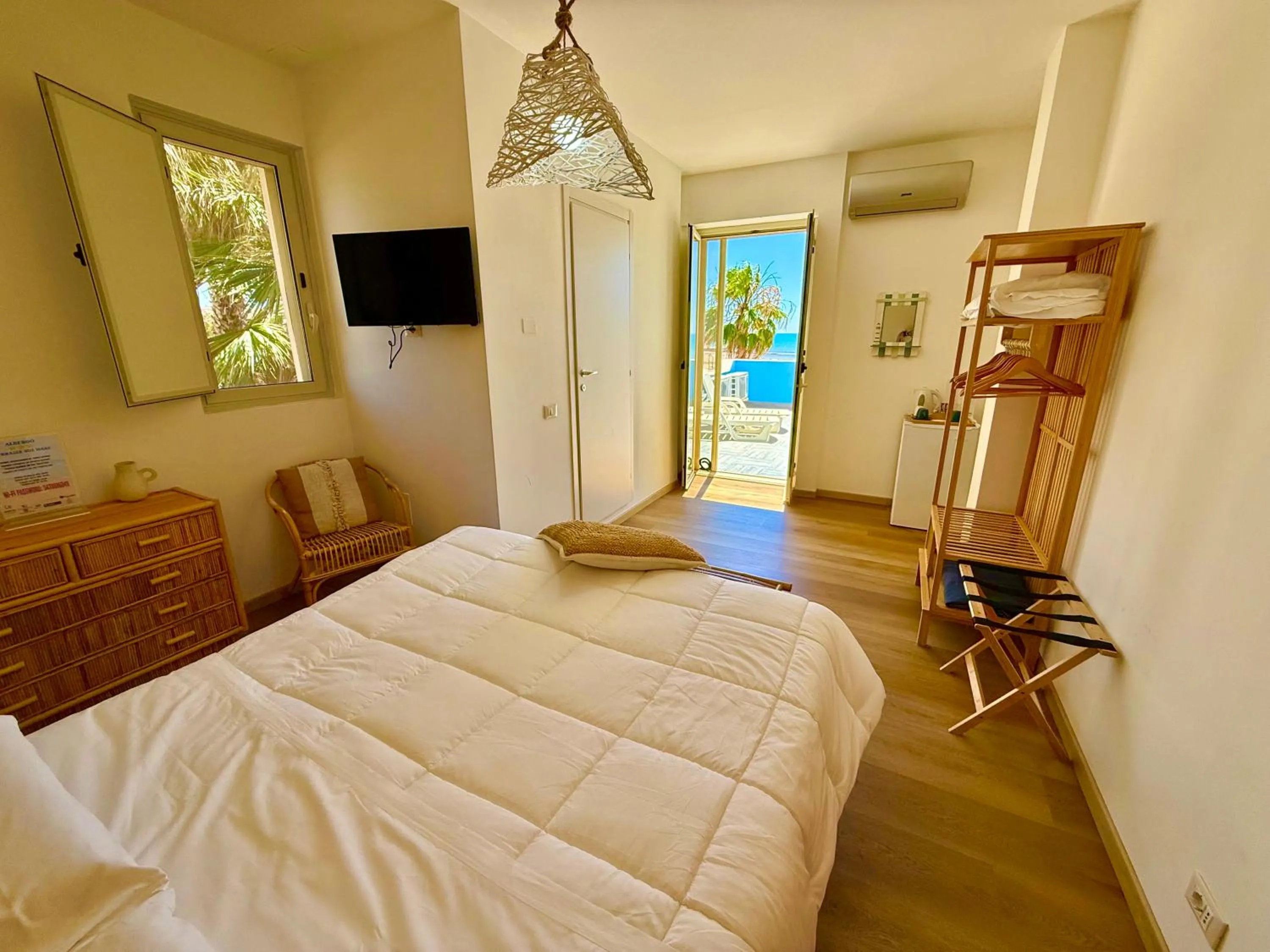 Photo of the whole room, Bed in Terrazze Sul Mare