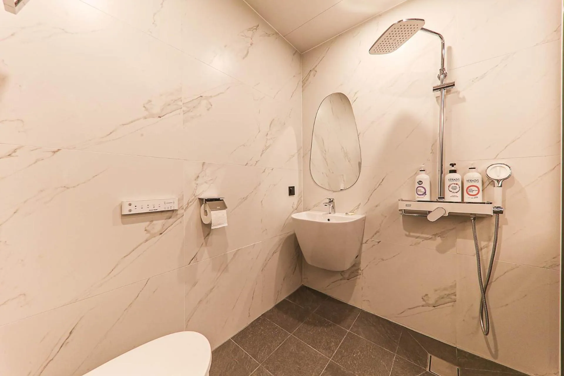 Shower in Heritage31 Hotel