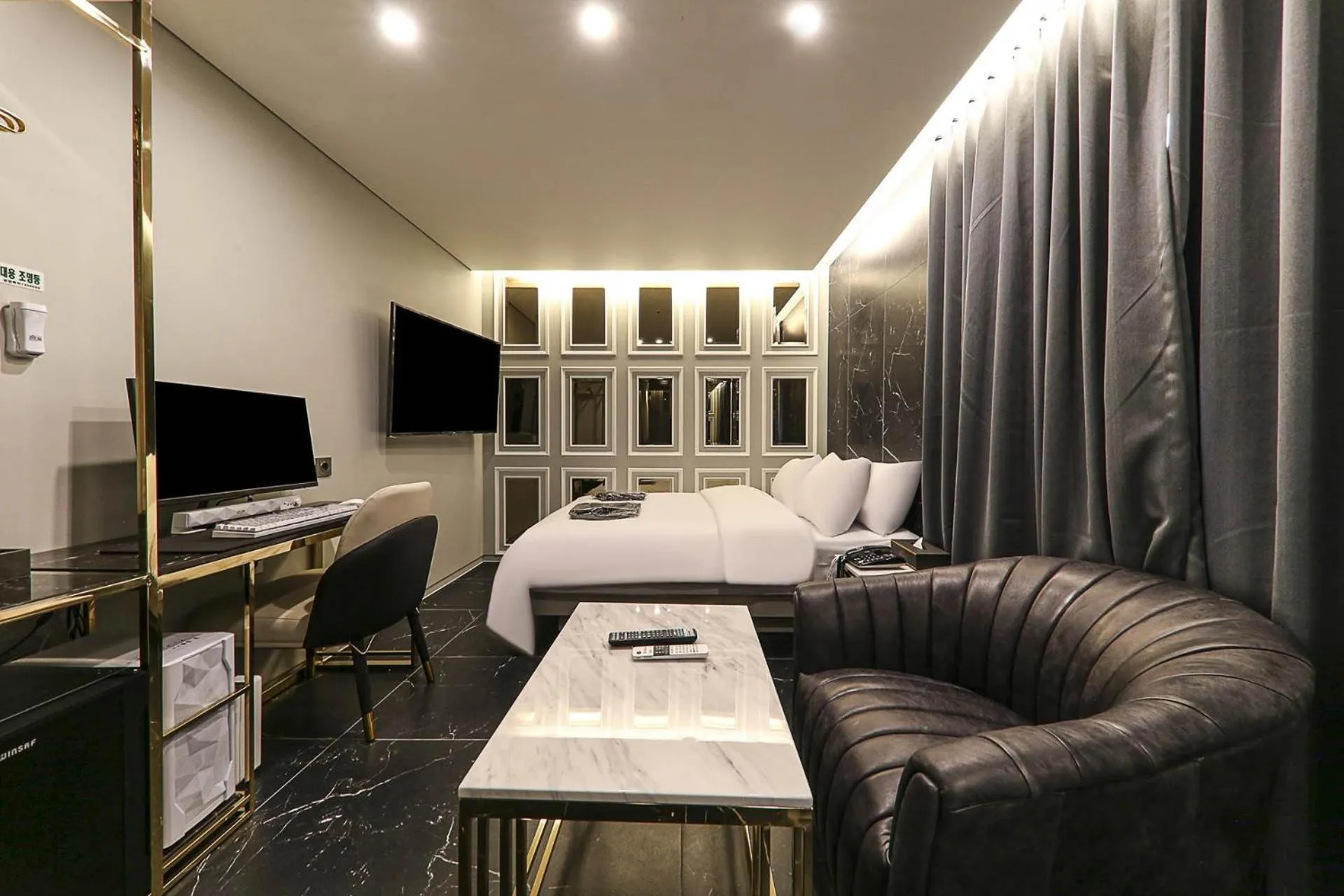 Bedroom, Bed in Heritage31 Hotel